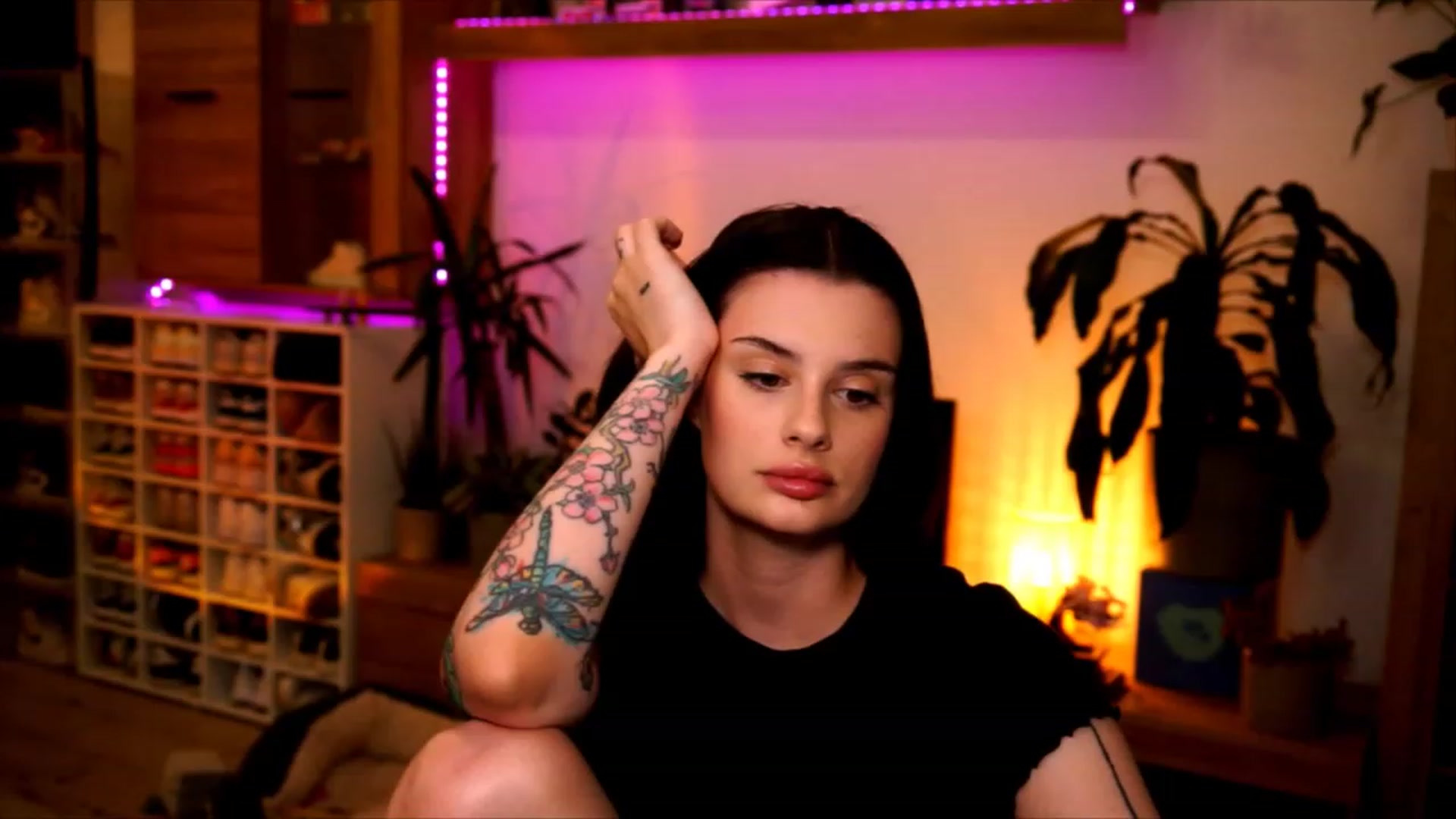 Gallery image thumbnail from lucynutty's myfreecams stream on, 06/04/2023, 19:14 image 2 of 20