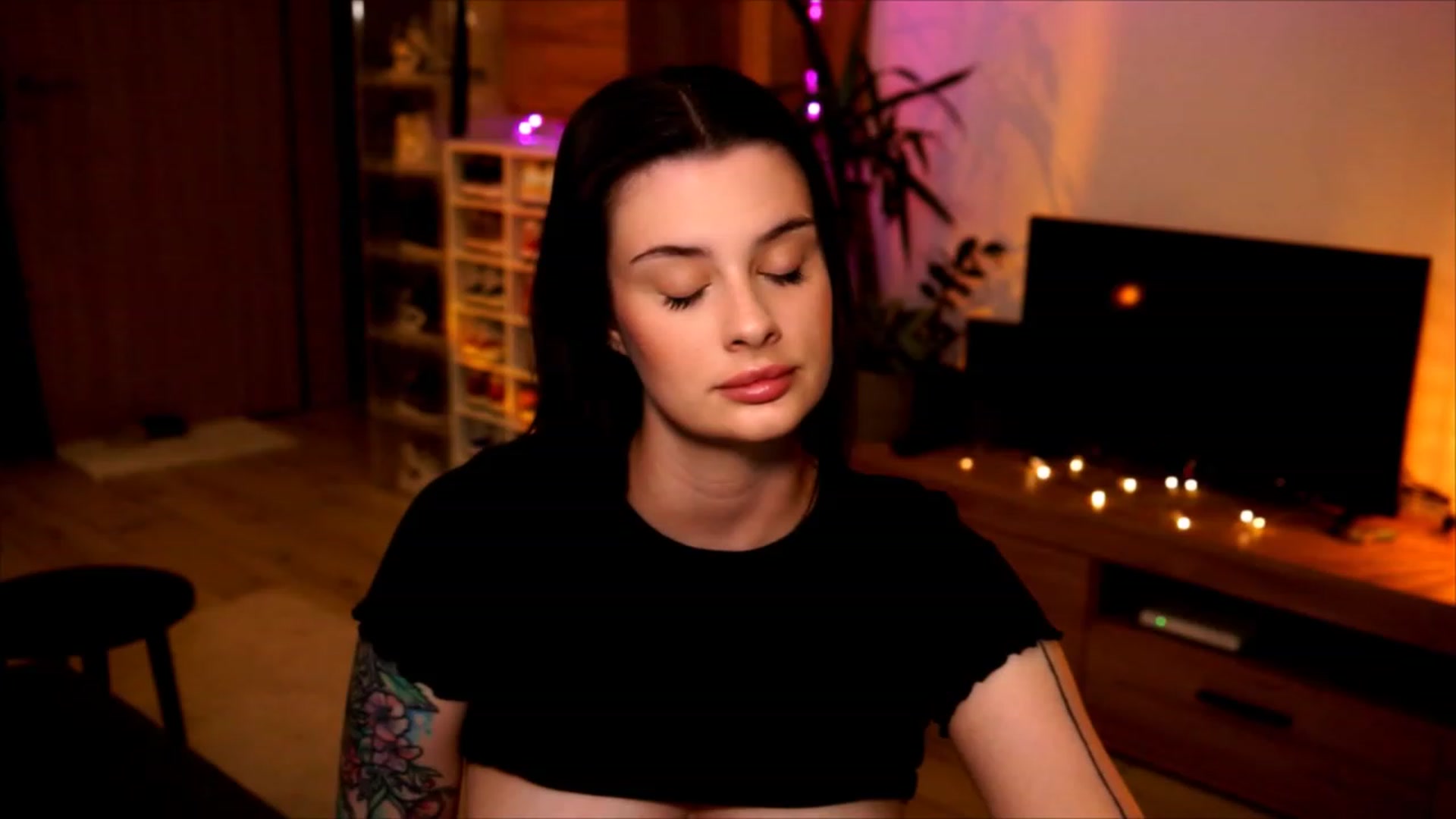 Gallery image thumbnail from lucynutty's myfreecams stream on, 06/04/2023, 19:14 image 12 of 20