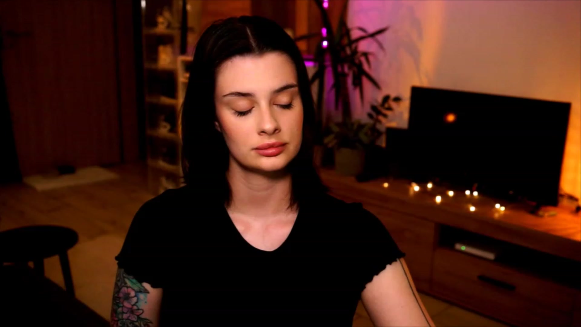 Gallery image thumbnail from lucynutty's myfreecams stream on, 06/04/2023, 19:14 image 18 of 20