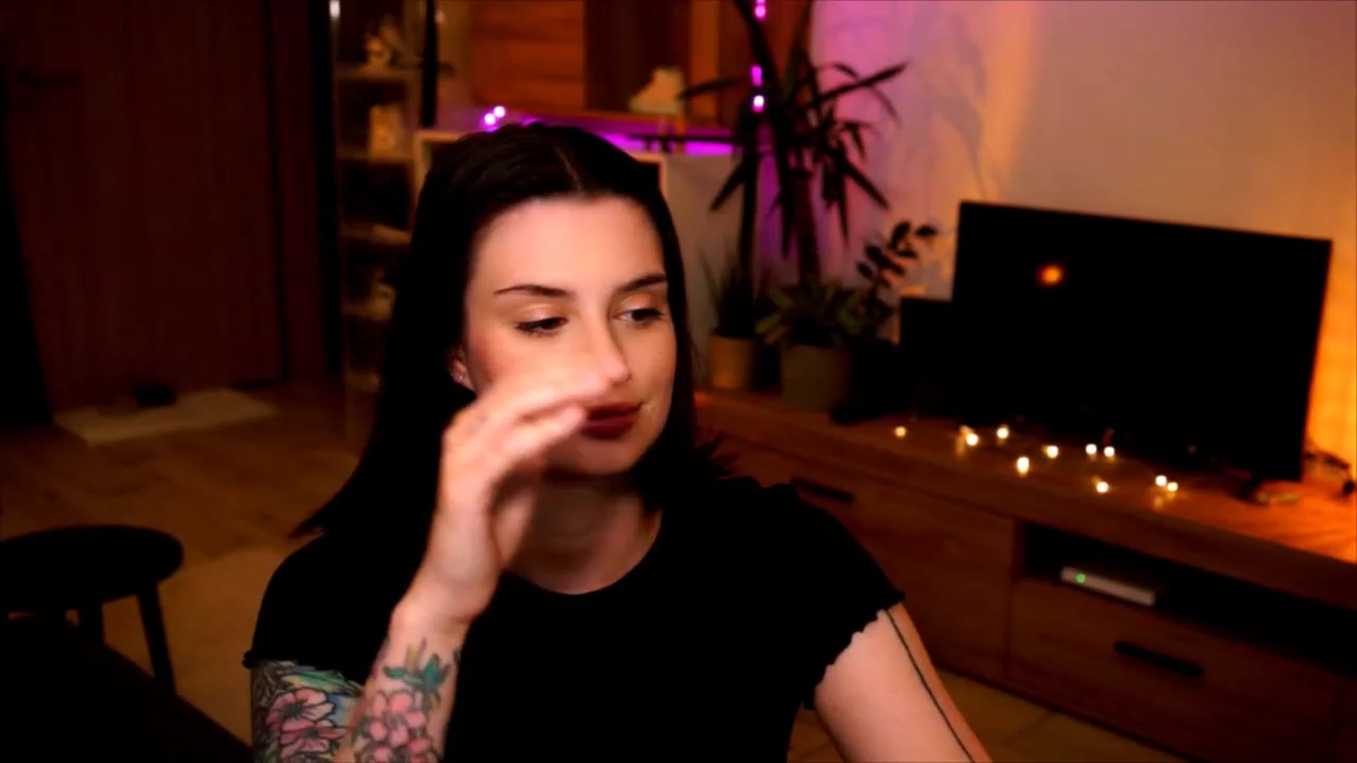 Gallery image thumbnail from lucynutty's myfreecams stream on, 06/04/2023, 19:14 image 20 of 20