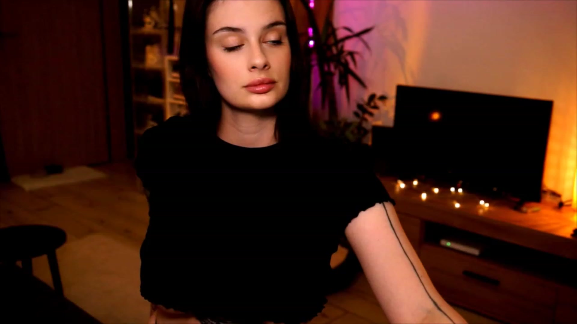 Gallery image thumbnail from lucynutty's myfreecams stream on, 06/04/2023, 19:14 image 7 of 20