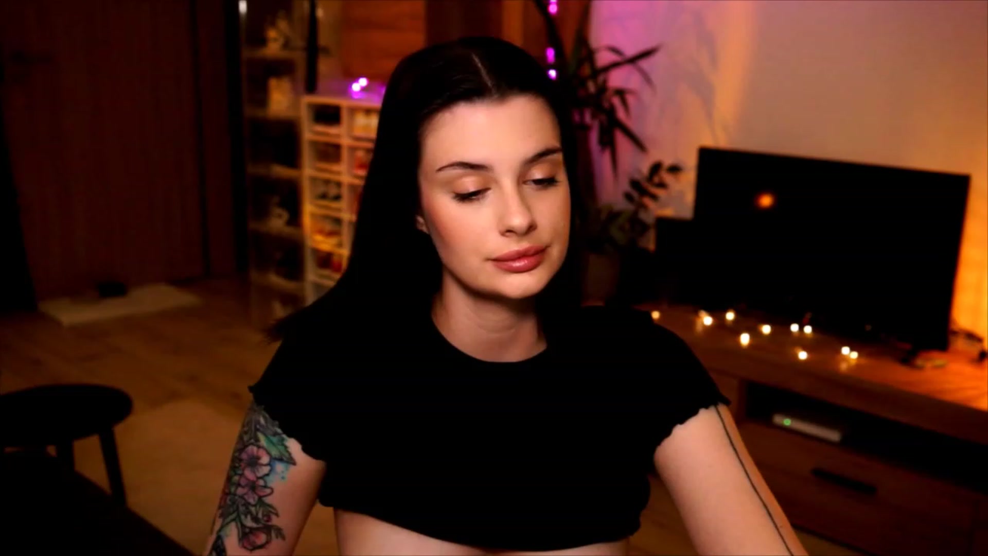 Gallery image thumbnail from lucynutty's myfreecams stream on, 06/04/2023, 19:14 image 9 of 20