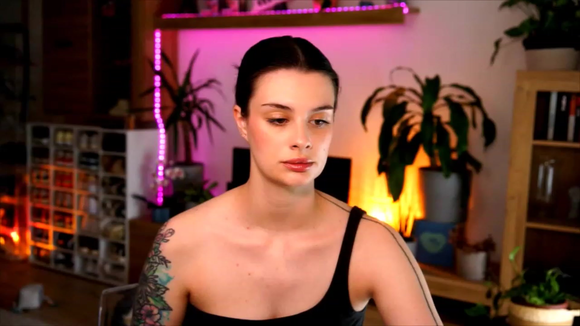 Gallery image thumbnail from lucynutty's myfreecams stream on, 06/05/2023, 09:49 image 7 of 20