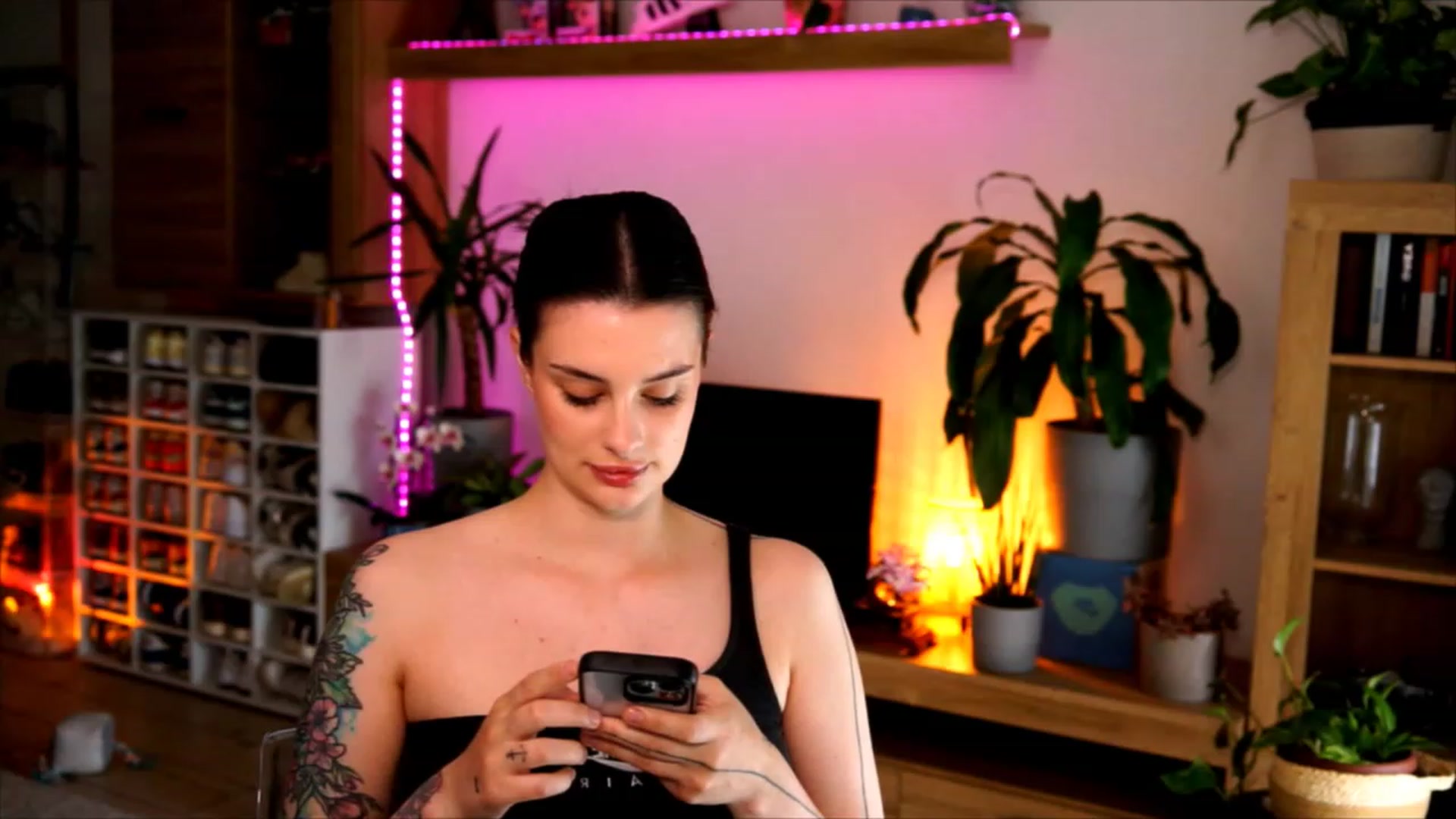 Gallery image thumbnail from lucynutty's myfreecams stream on, 06/05/2023, 09:49 image 1 of 20