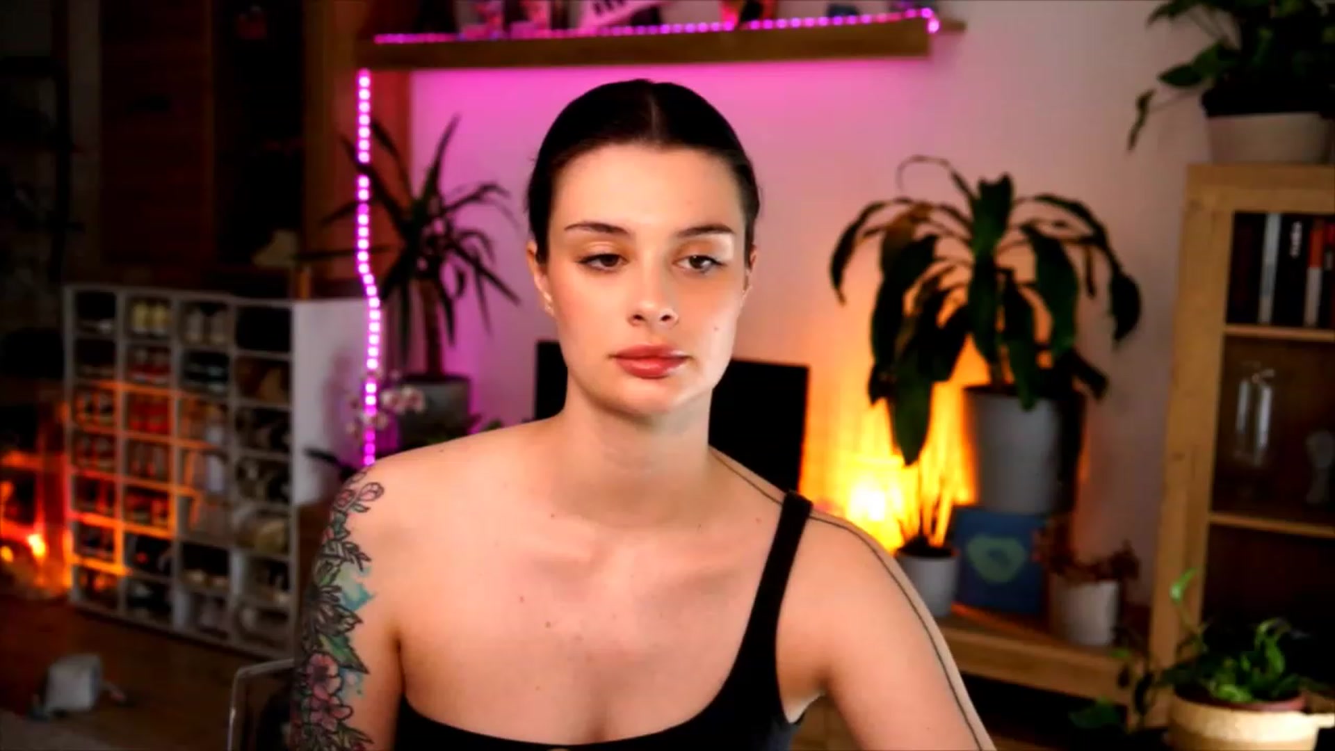 Gallery image thumbnail from lucynutty's myfreecams stream on, 06/05/2023, 09:49 image 11 of 20