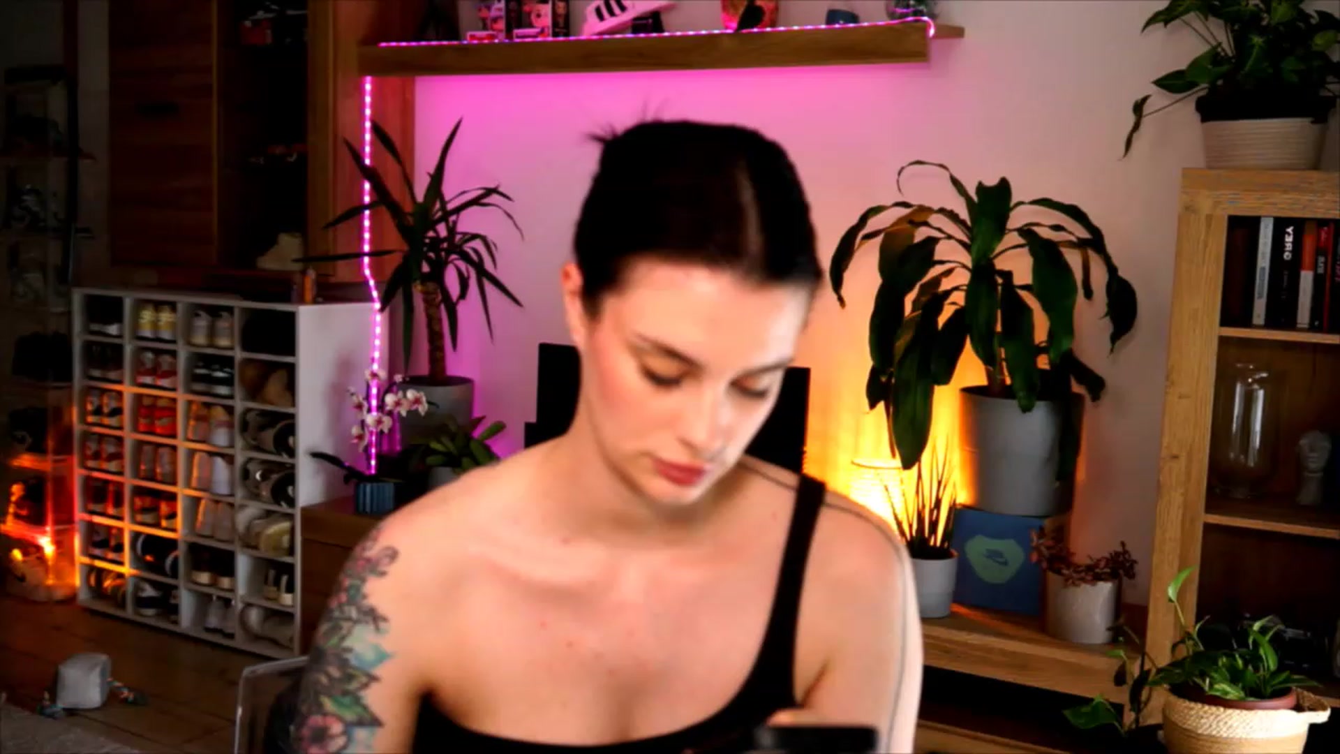 Gallery image thumbnail from lucynutty's myfreecams stream on, 06/05/2023, 09:49 image 6 of 20