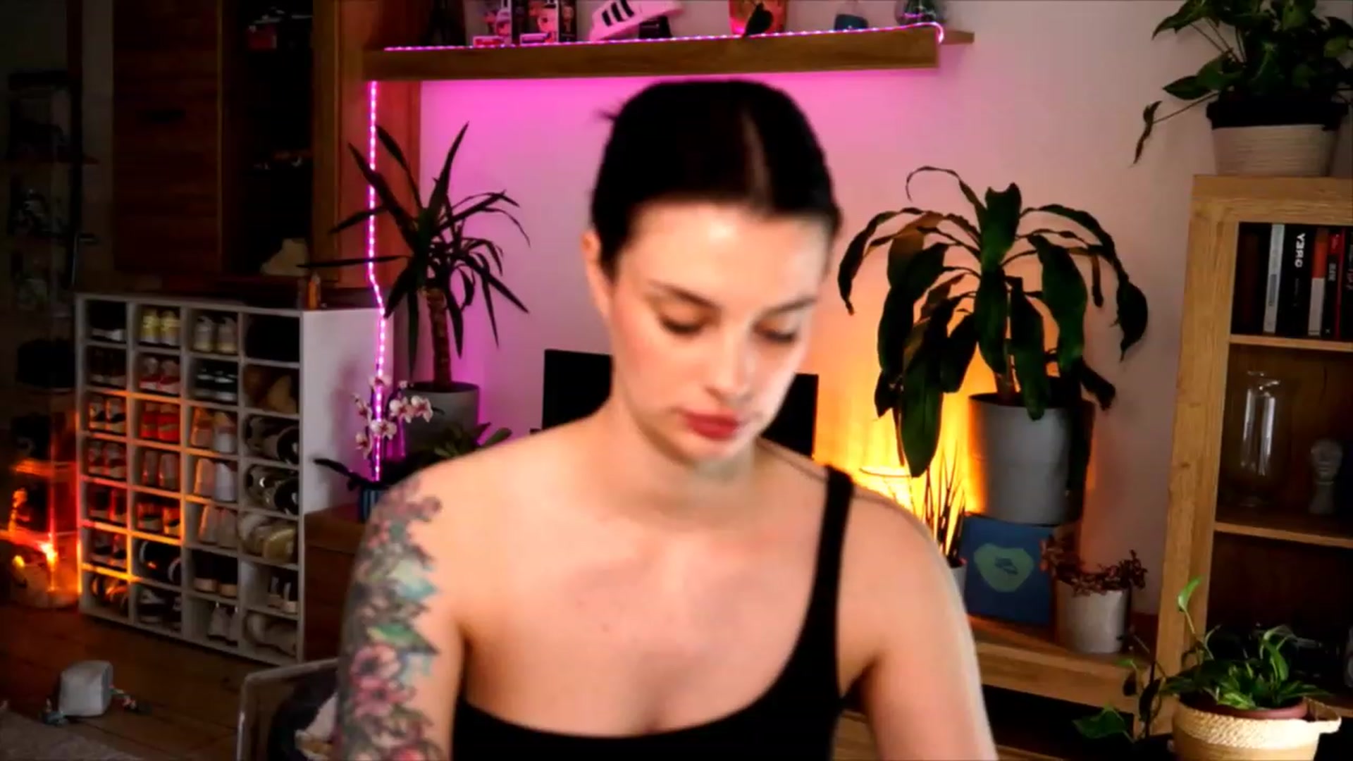 Gallery image thumbnail from lucynutty's myfreecams stream on, 06/05/2023, 09:49 image 9 of 20
