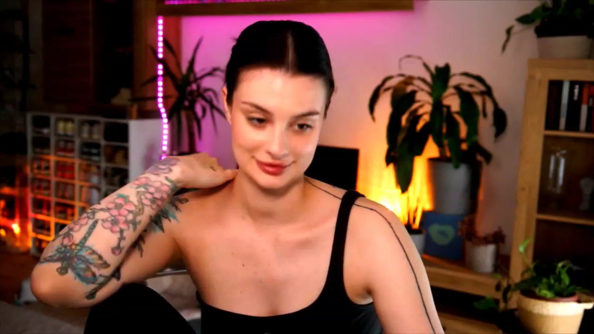 Gallery image thumbnail from lucynutty's myfreecams stream on, 06/05/2023, 09:49 image 16 of 20