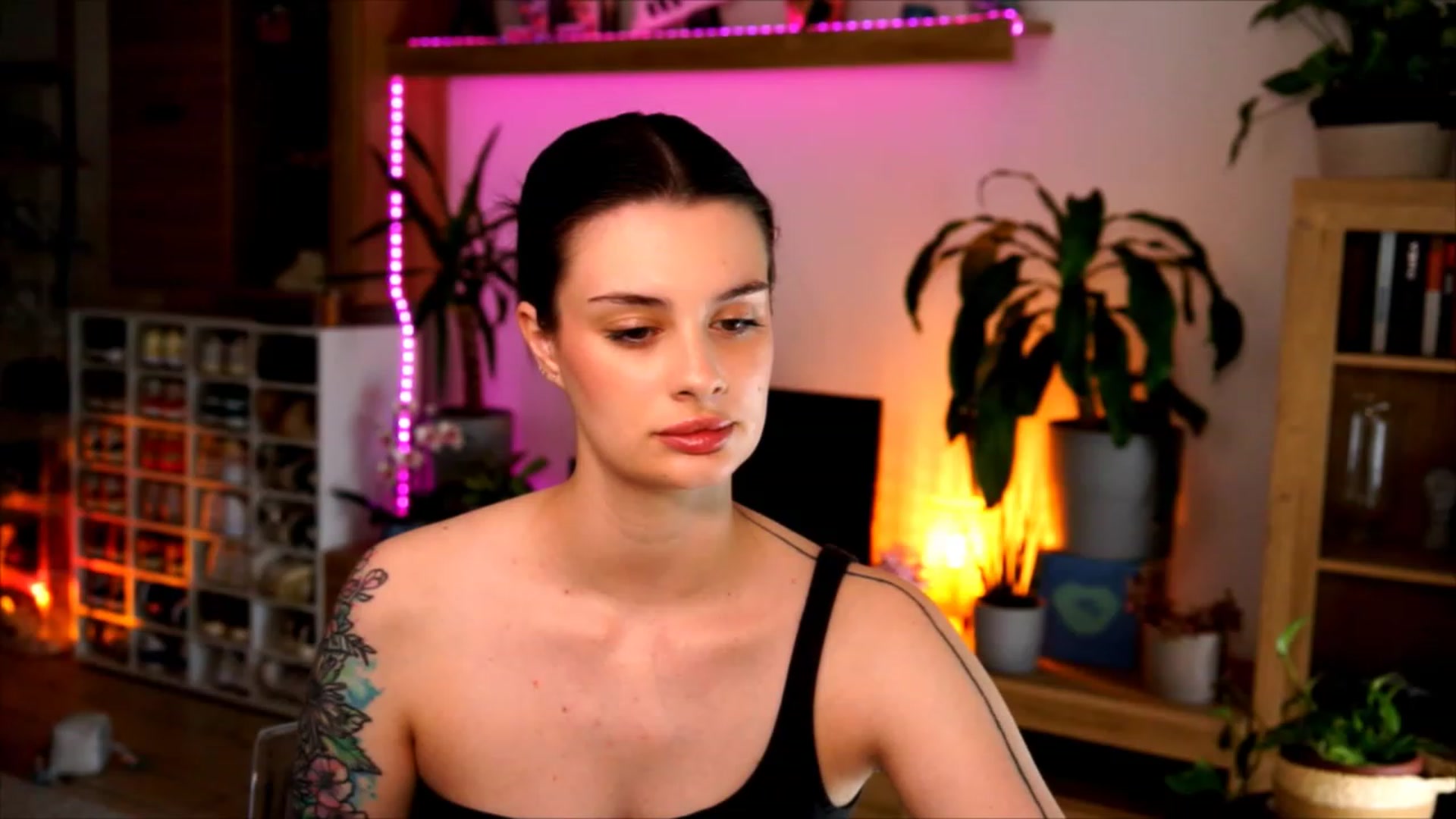 Gallery image thumbnail from lucynutty's myfreecams stream on, 06/05/2023, 09:49 image 4 of 20