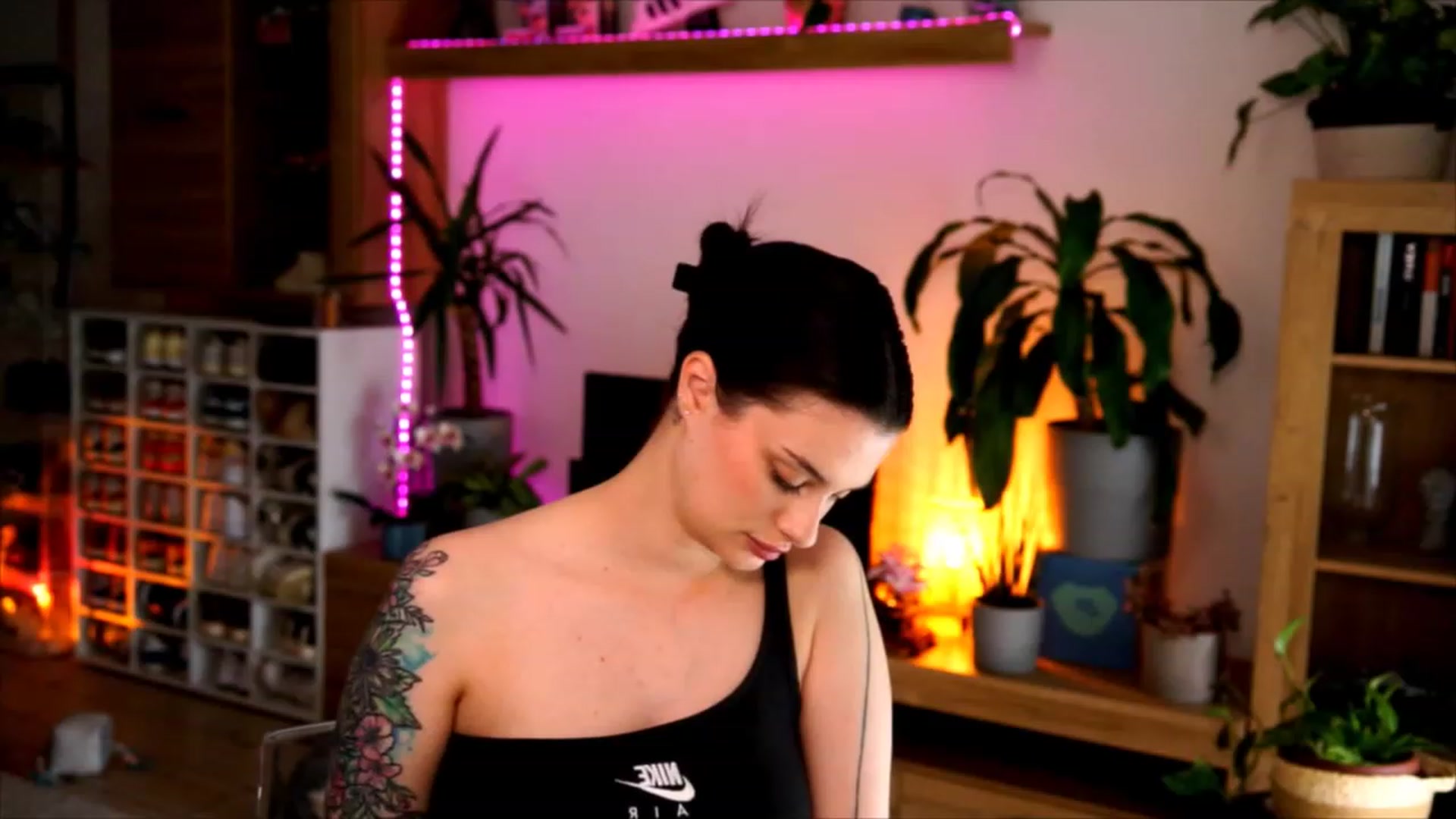 Gallery image thumbnail from lucynutty's myfreecams stream on, 06/05/2023, 09:49 image 3 of 20
