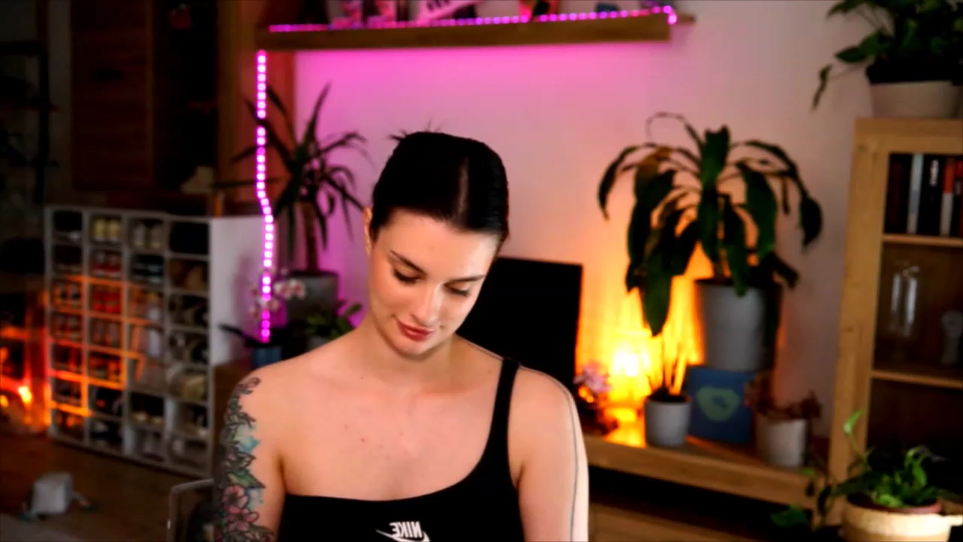 Gallery image thumbnail from lucynutty's myfreecams stream on, 06/05/2023, 09:49 image 5 of 20