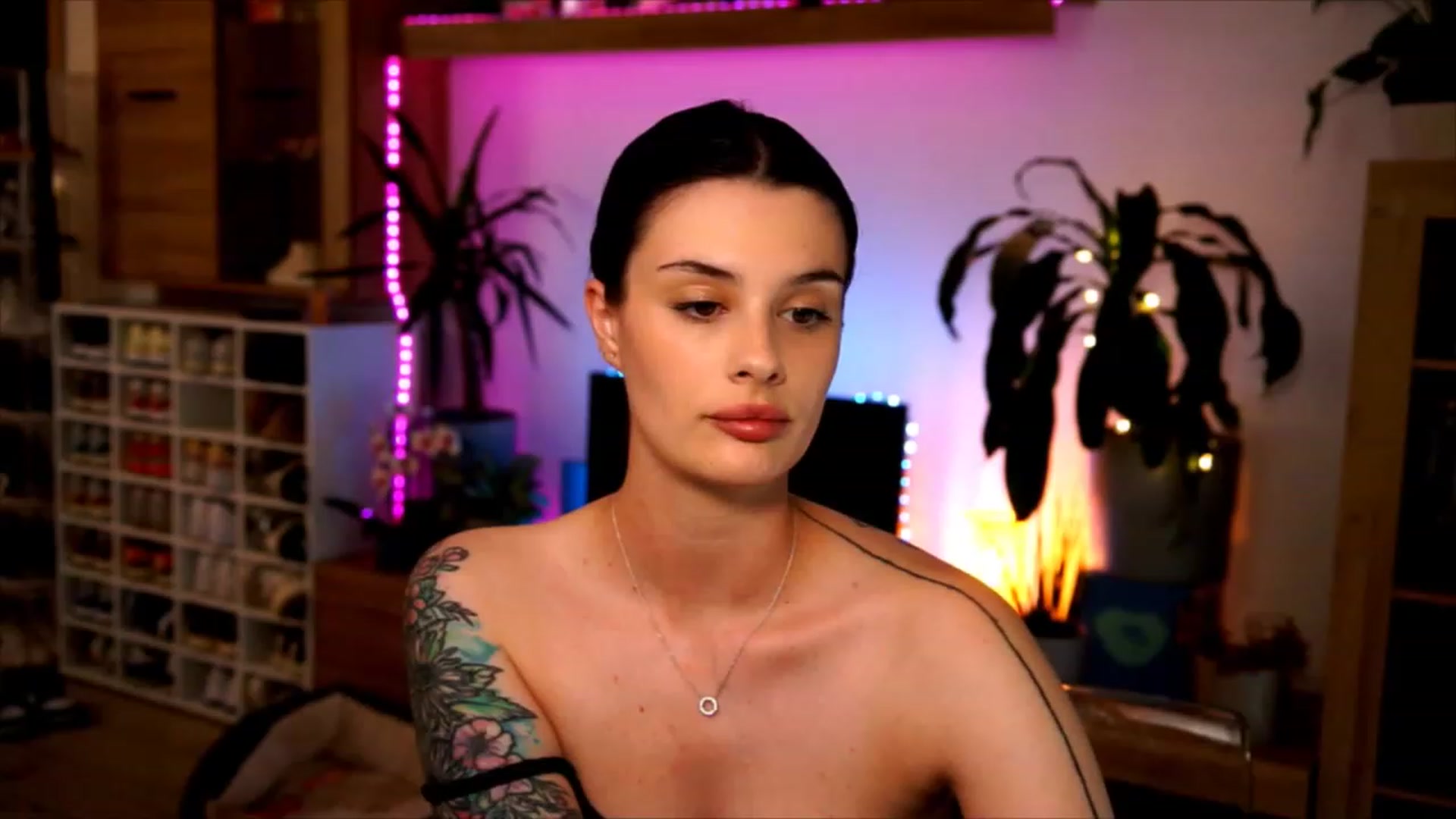 Gallery image thumbnail from lucynutty's myfreecams stream on, 06/05/2023, 17:09 image 4 of 20