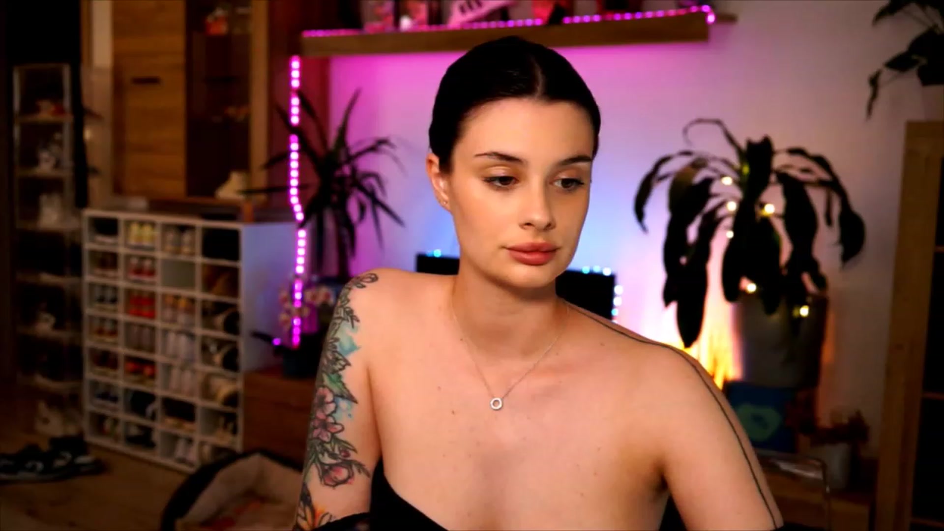 Gallery image thumbnail from lucynutty's myfreecams stream on, 06/05/2023, 17:09 image 12 of 20