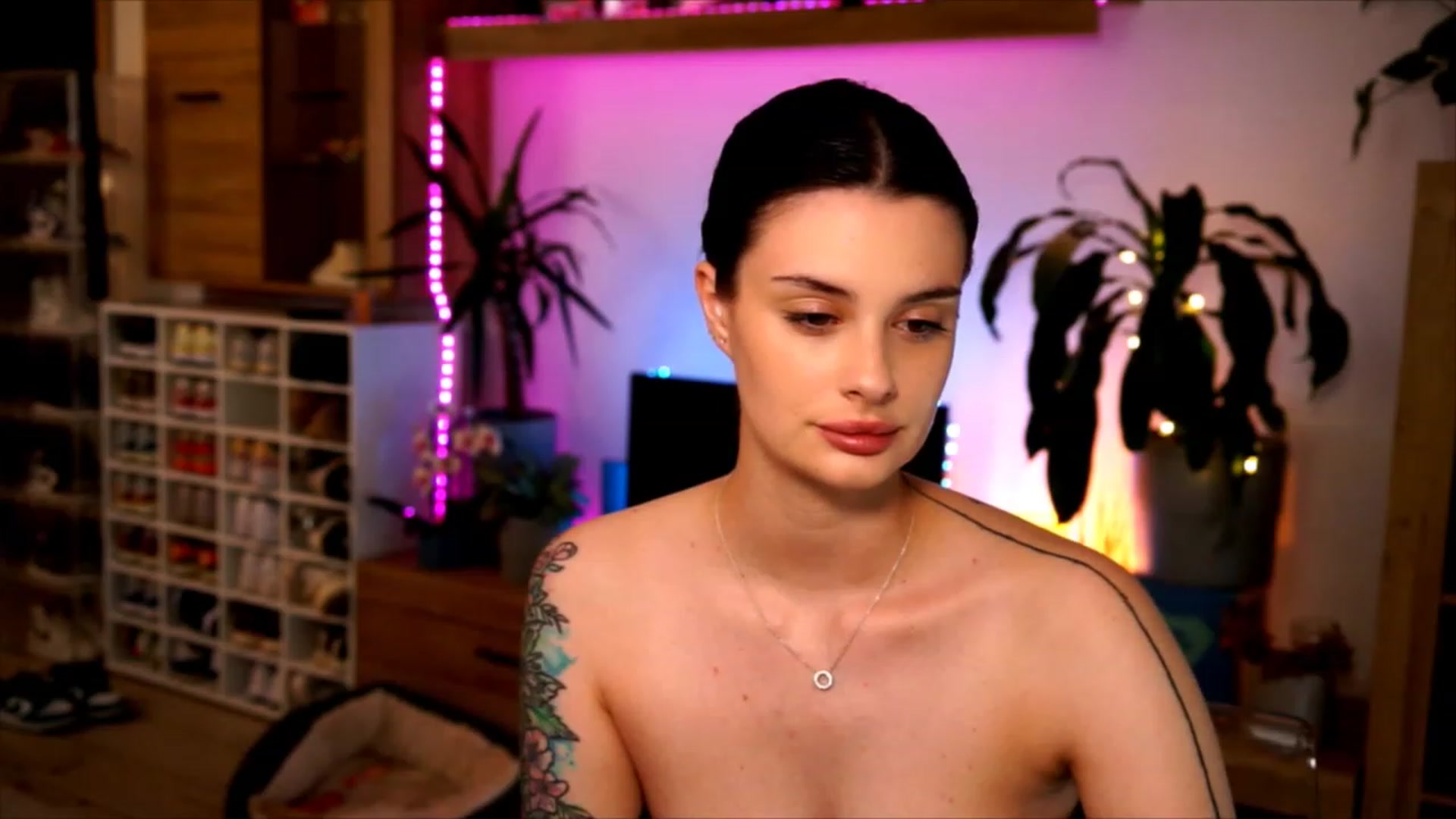 Gallery image thumbnail from lucynutty's myfreecams stream on, 06/05/2023, 17:09 image 10 of 20