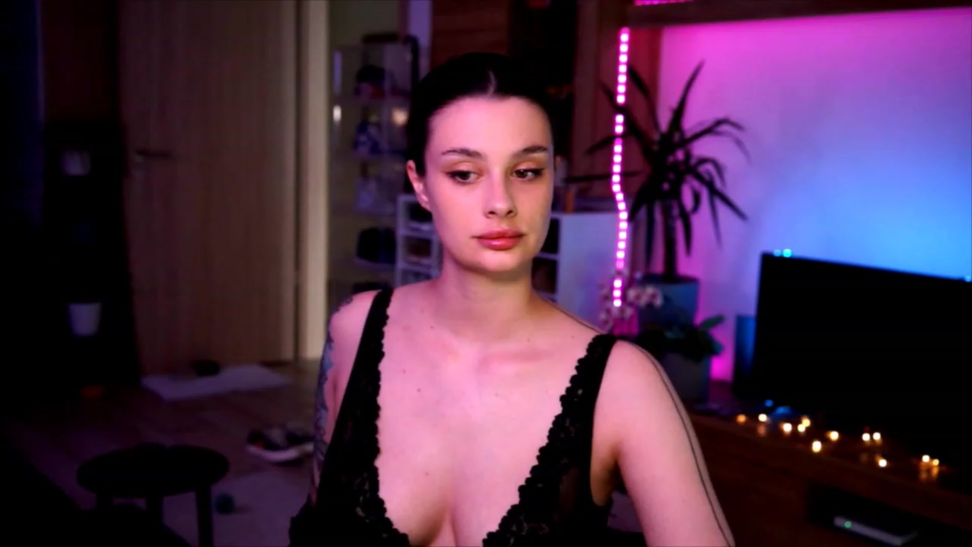 Gallery image thumbnail from lucynutty's myfreecams stream on, 06/06/2023, 10:43 image 2 of 20