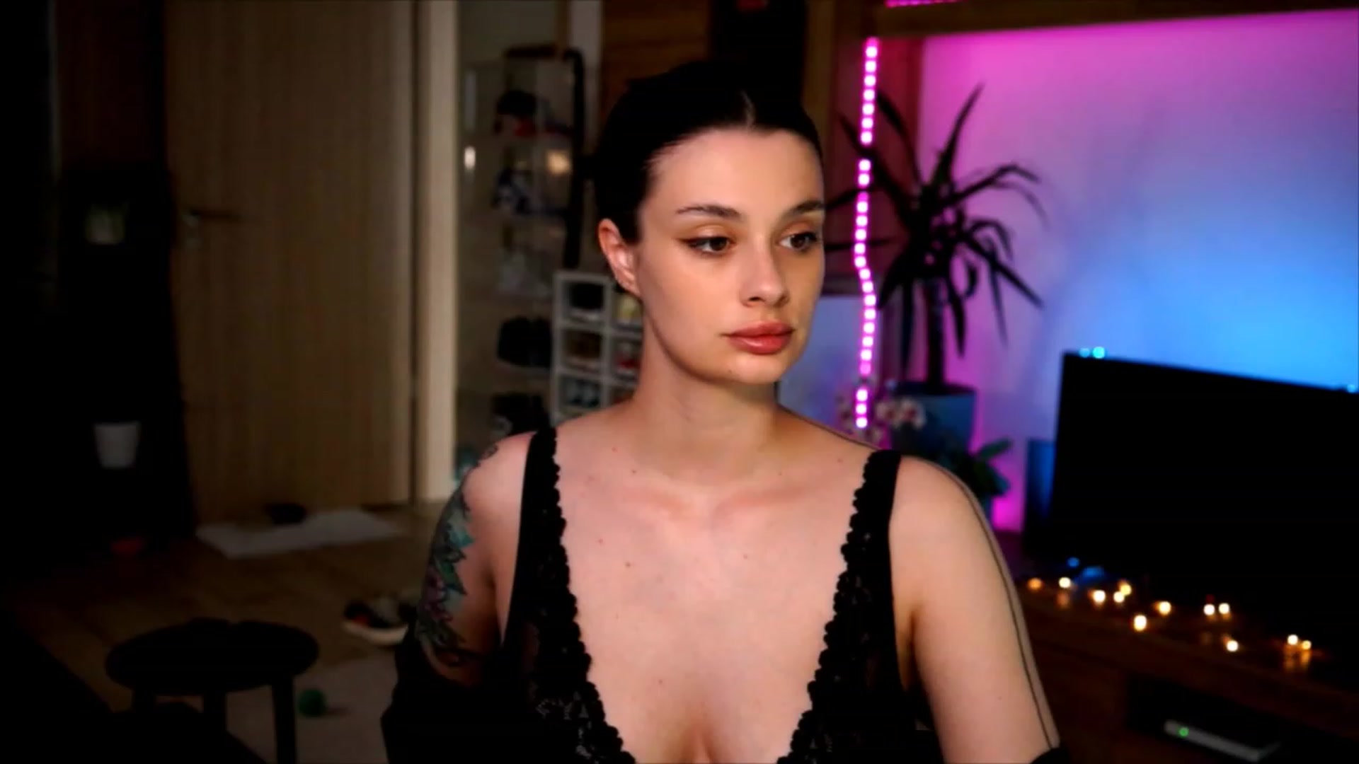 Gallery image thumbnail from lucynutty's myfreecams stream on, 06/06/2023, 10:43 image 5 of 20