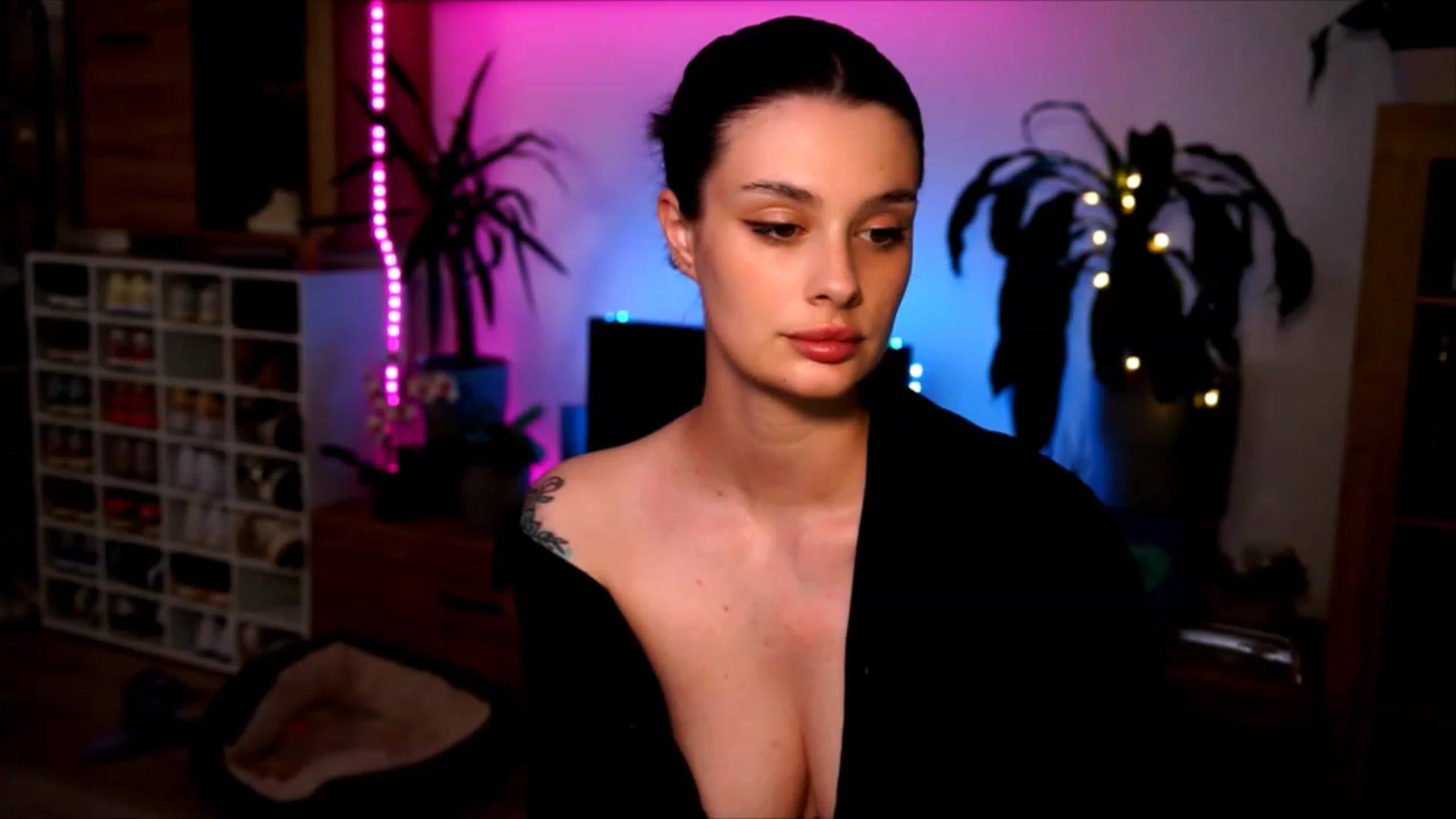 Gallery image thumbnail from lucynutty's myfreecams stream on, 06/06/2023, 11:16 image 9 of 20