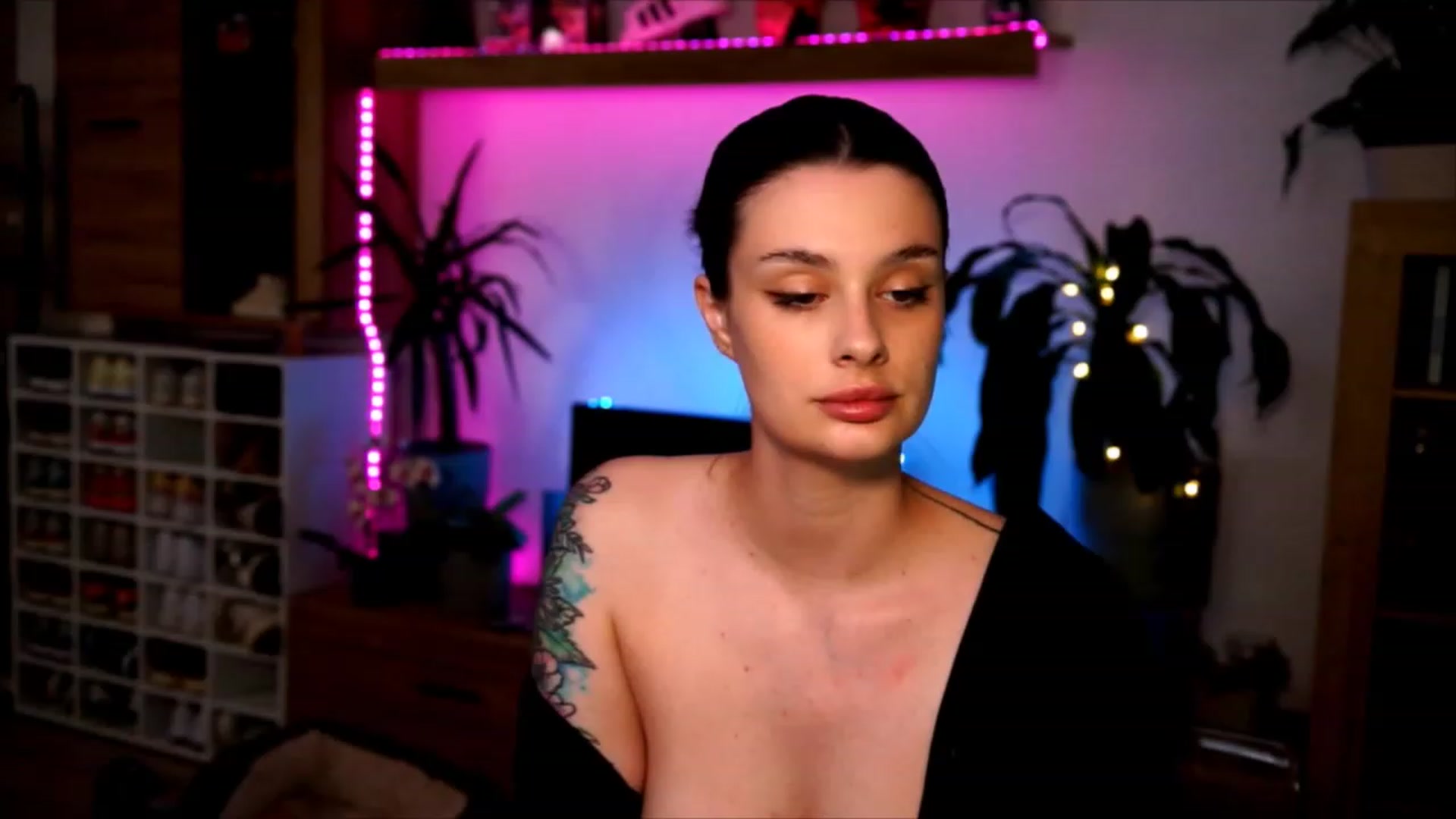 Gallery image thumbnail from lucynutty's myfreecams stream on, 06/06/2023, 11:16 image 13 of 20