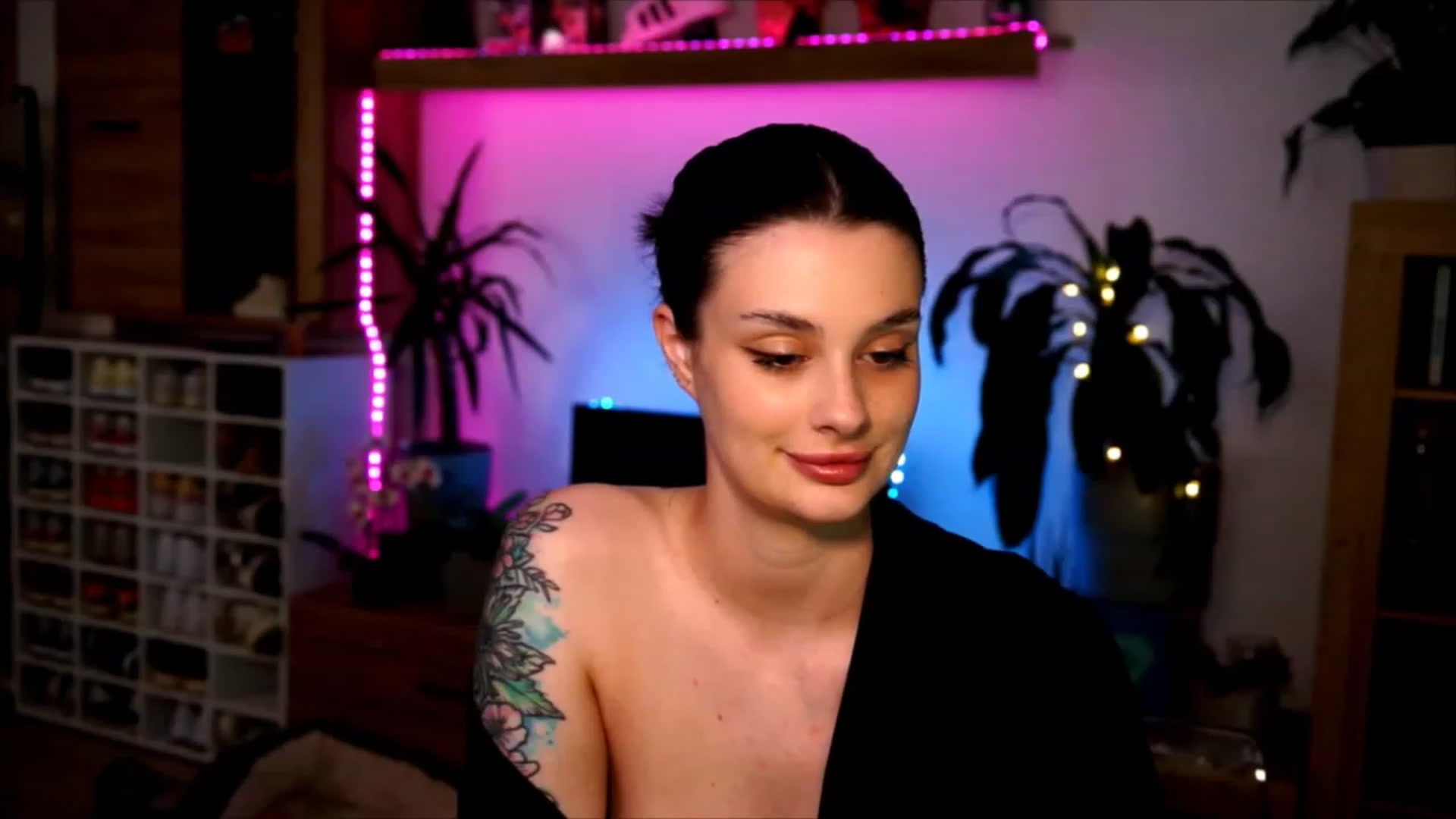 Gallery image thumbnail from lucynutty's myfreecams stream on, 06/06/2023, 11:16 image 20 of 20