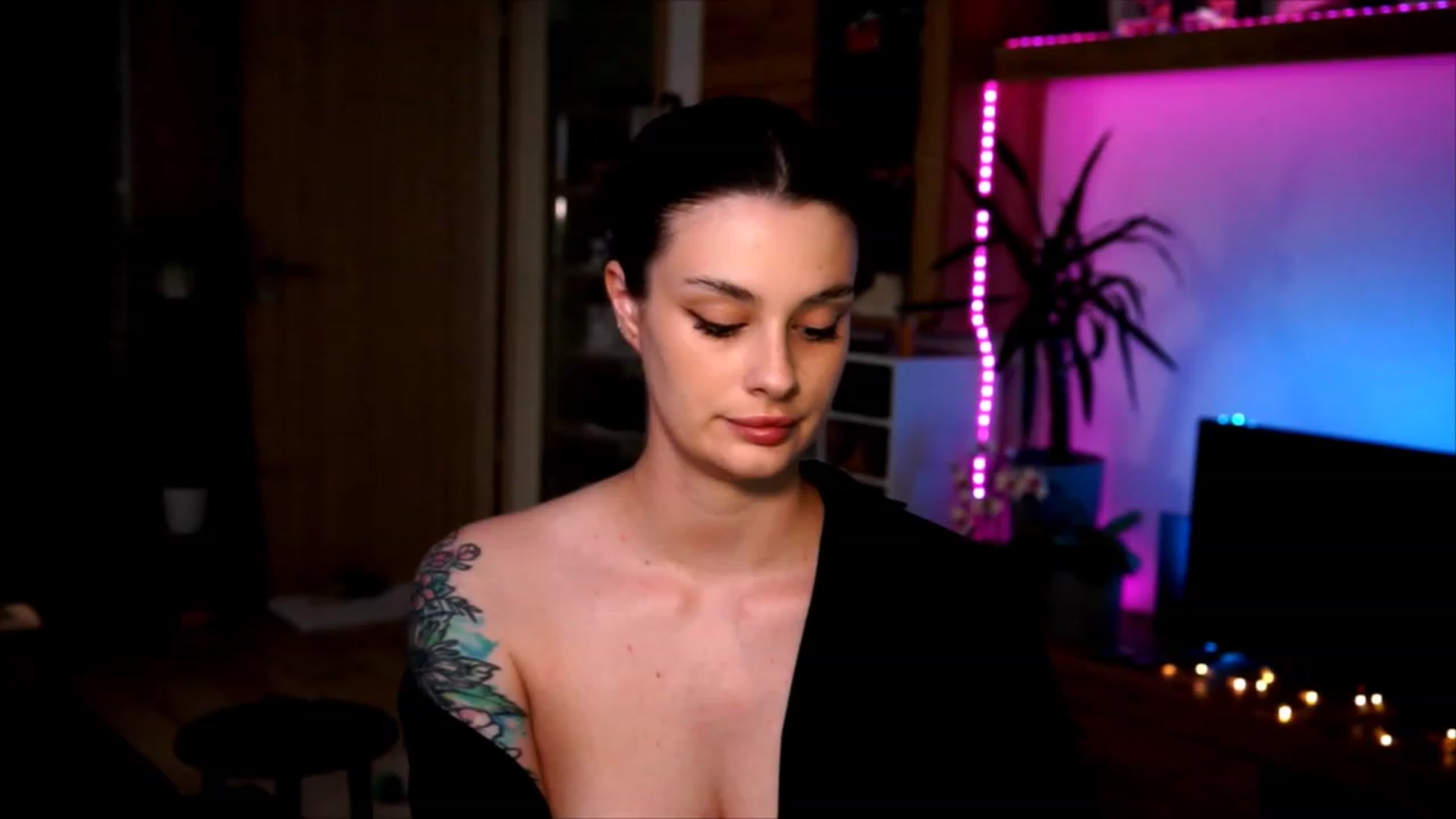Gallery image thumbnail from lucynutty's myfreecams stream on, 06/06/2023, 11:16 image 2 of 20