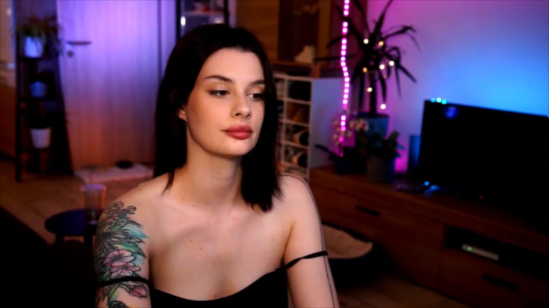 Gallery image thumbnail from lucynutty's myfreecams stream on, 06/06/2023, 17:50 image 20 of 20
