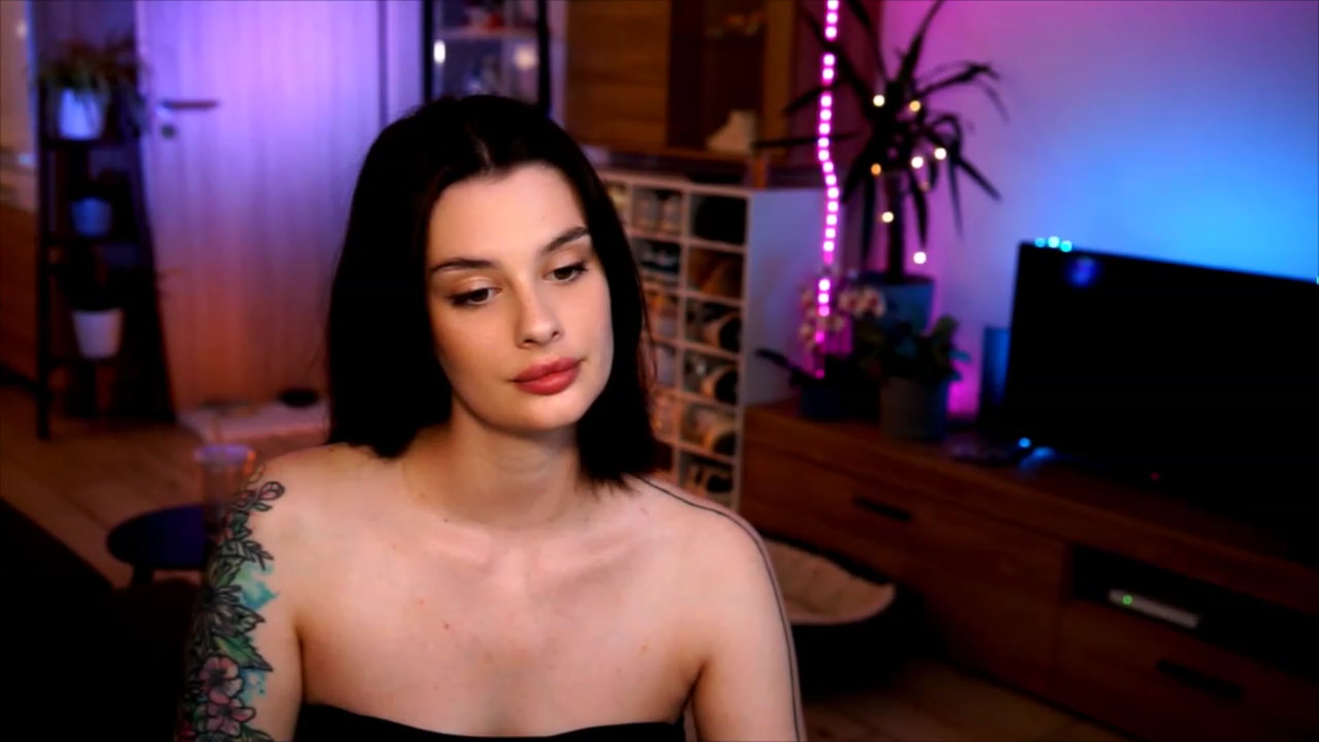 Gallery image thumbnail from lucynutty's myfreecams stream on, 06/06/2023, 17:50 image 12 of 20