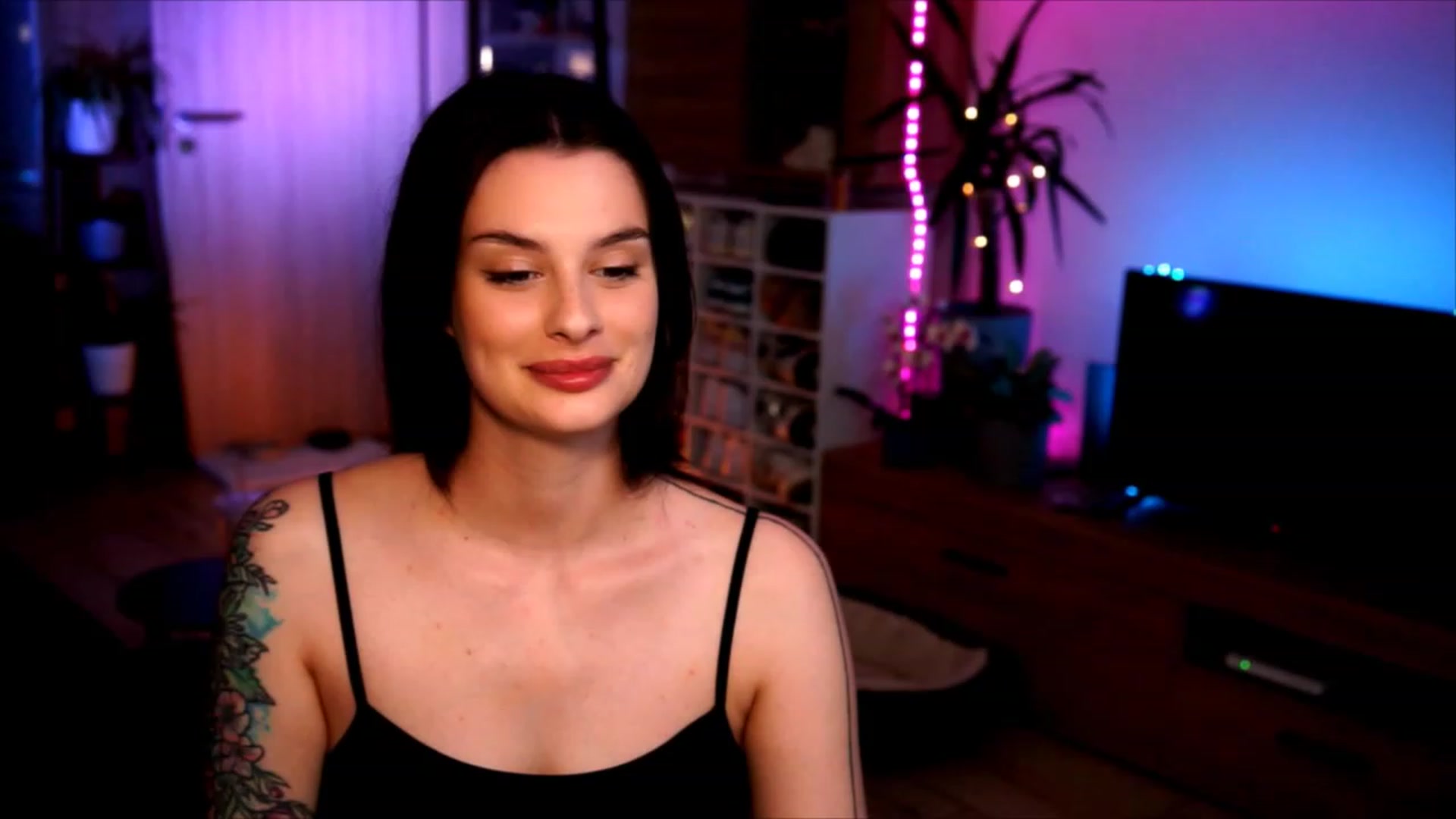 Gallery image thumbnail from lucynutty's myfreecams stream on, 06/06/2023, 17:50 image 3 of 20