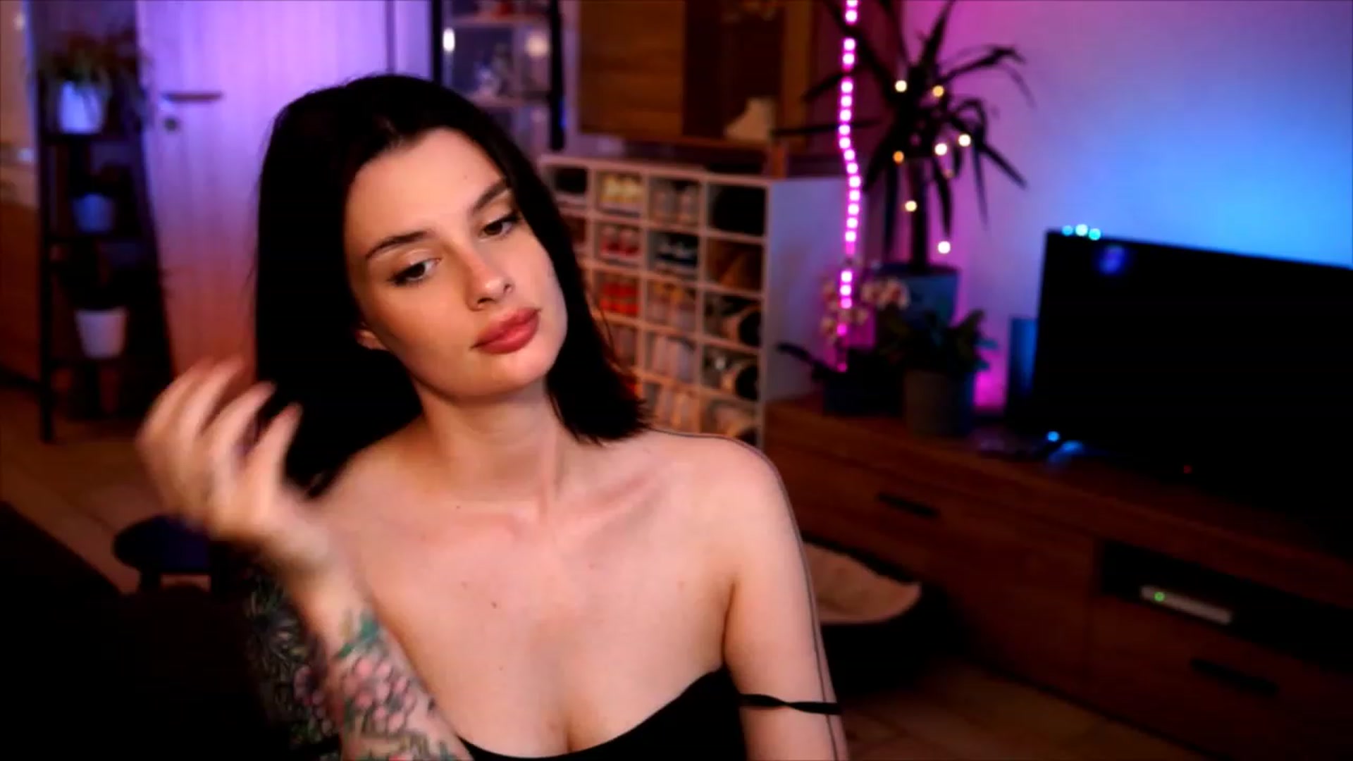 Gallery image thumbnail from lucynutty's myfreecams stream on, 06/06/2023, 19:52 image 16 of 20