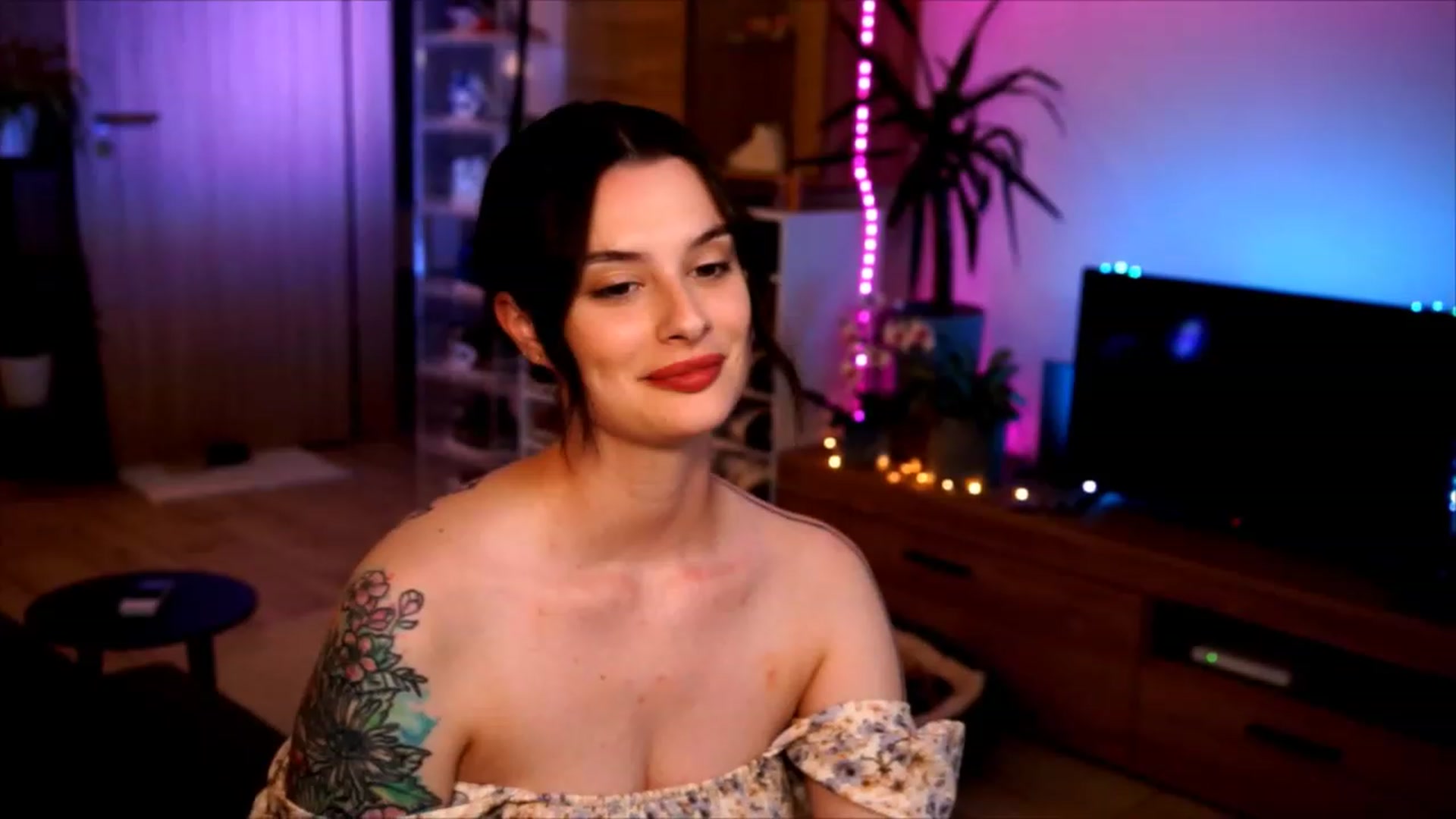 Gallery image thumbnail from lucynutty's myfreecams stream on, 06/07/2023, 20:15 image 14 of 20