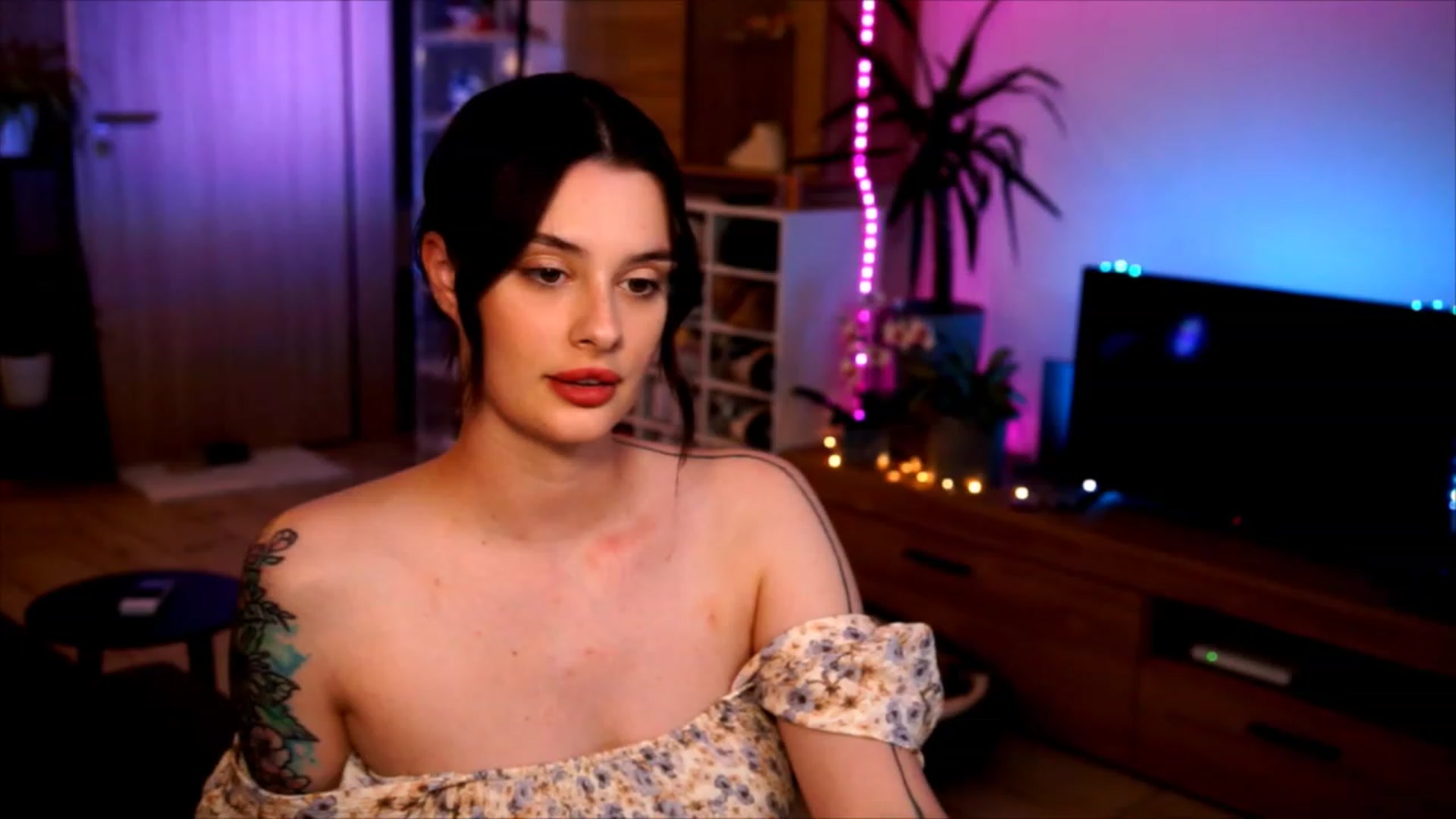 Gallery image thumbnail from lucynutty's myfreecams stream on, 06/07/2023, 20:15 image 13 of 20