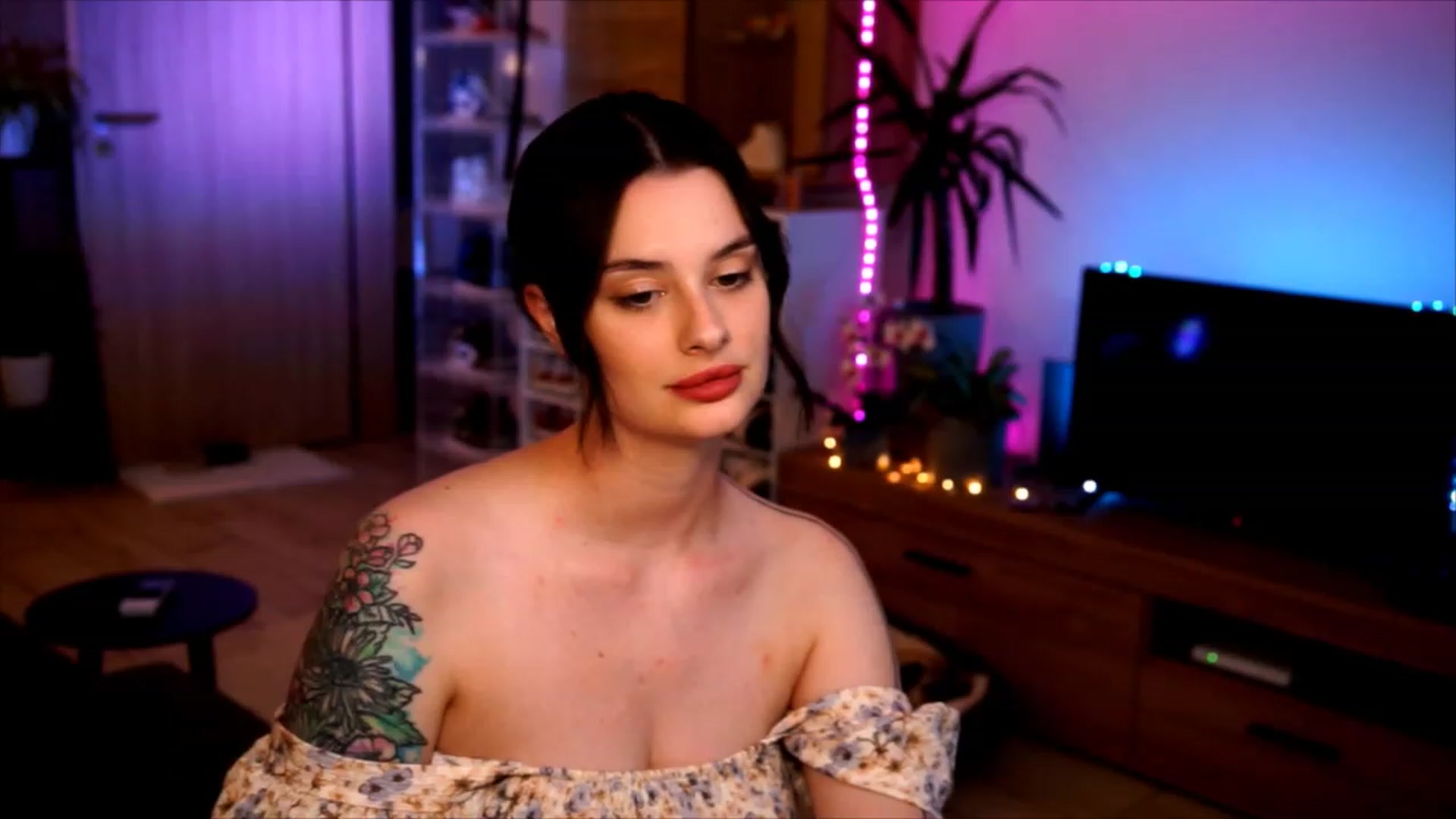Gallery image thumbnail from lucynutty's myfreecams stream on, 06/07/2023, 20:15 image 12 of 20