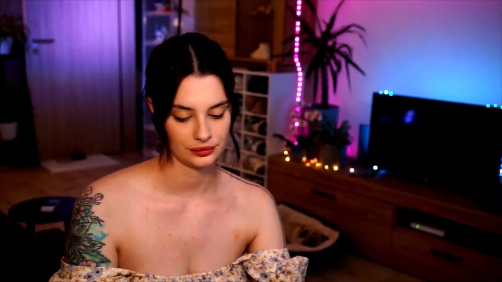 Gallery image thumbnail from lucynutty's myfreecams stream on, 06/07/2023, 20:15 image 16 of 20