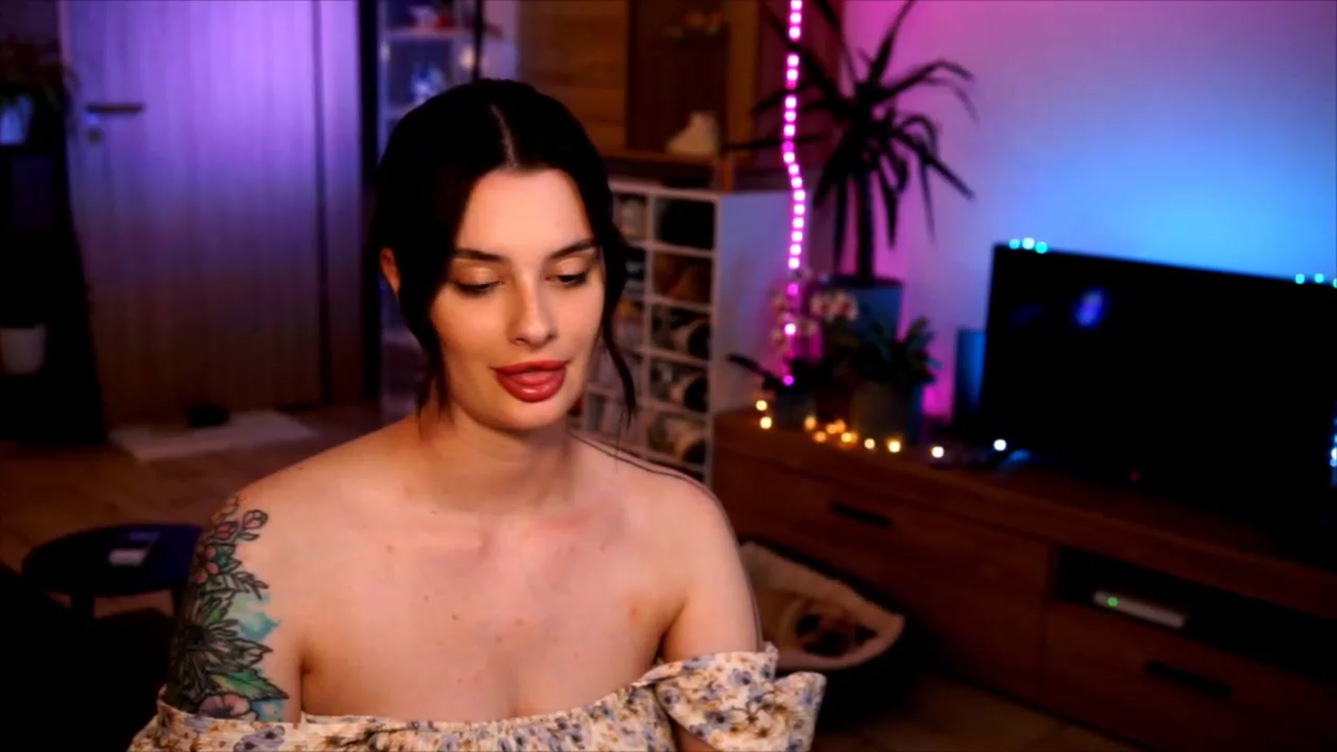 Gallery image thumbnail from lucynutty's myfreecams stream on, 06/07/2023, 20:15 image 20 of 20
