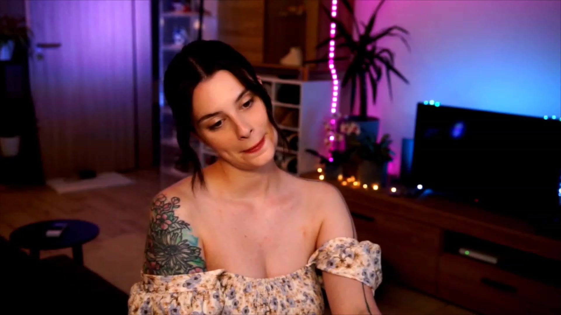 Gallery image thumbnail from lucynutty's myfreecams stream on, 06/07/2023, 20:15 image 11 of 20