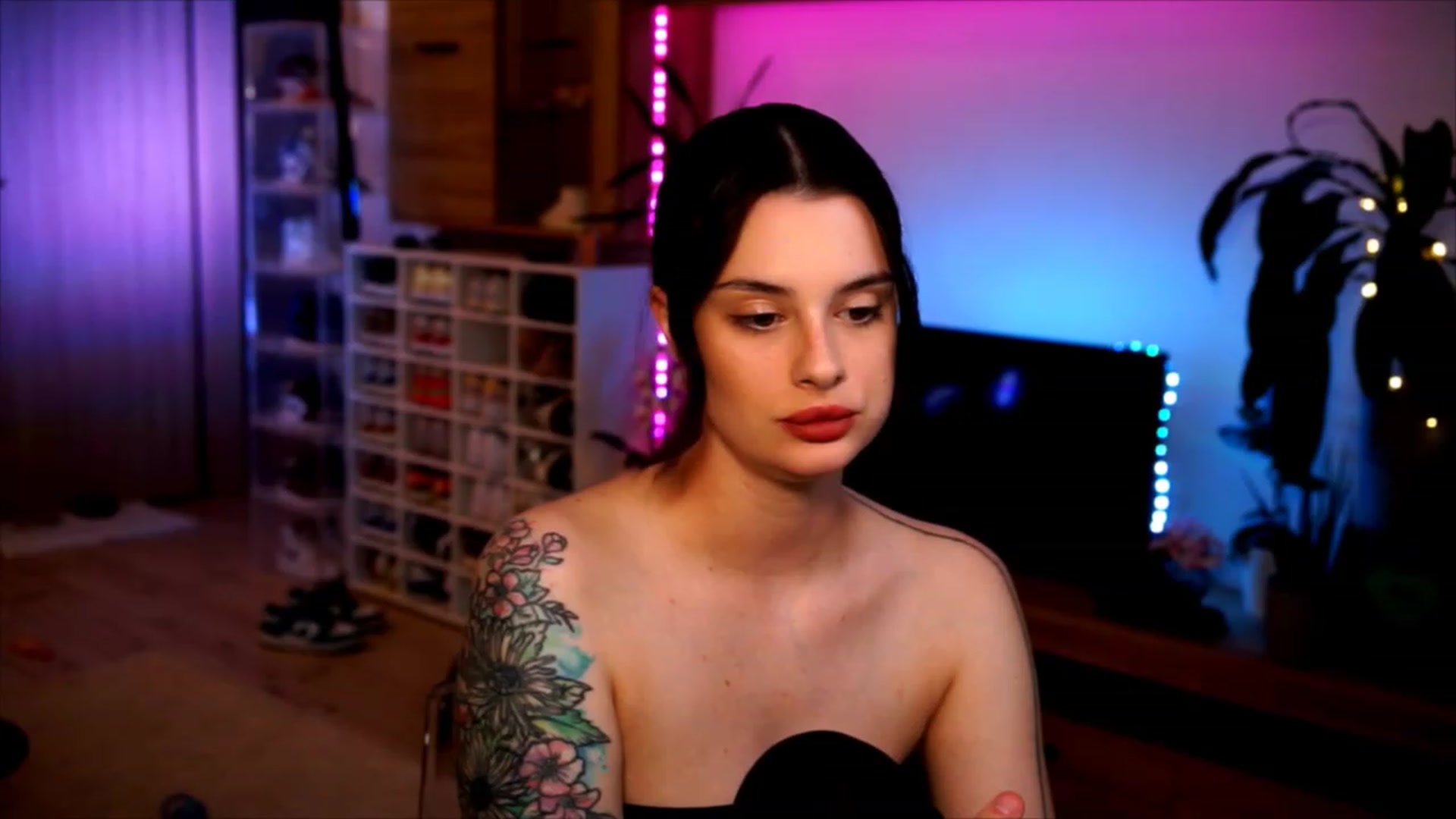 Gallery image thumbnail from lucynutty's myfreecams stream on, 06/08/2023, 19:22 image 9 of 20