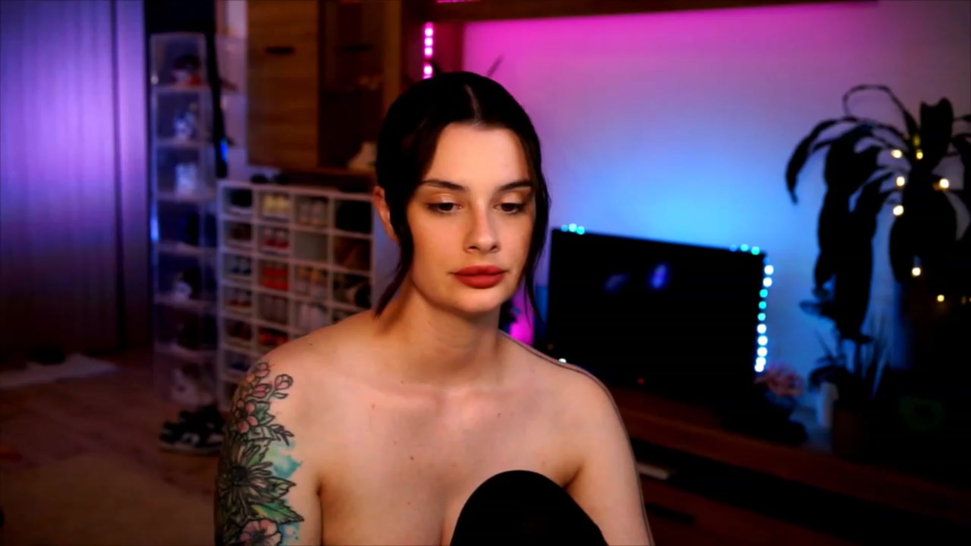 Gallery image thumbnail from lucynutty's myfreecams stream on, 06/08/2023, 19:22 image 13 of 20