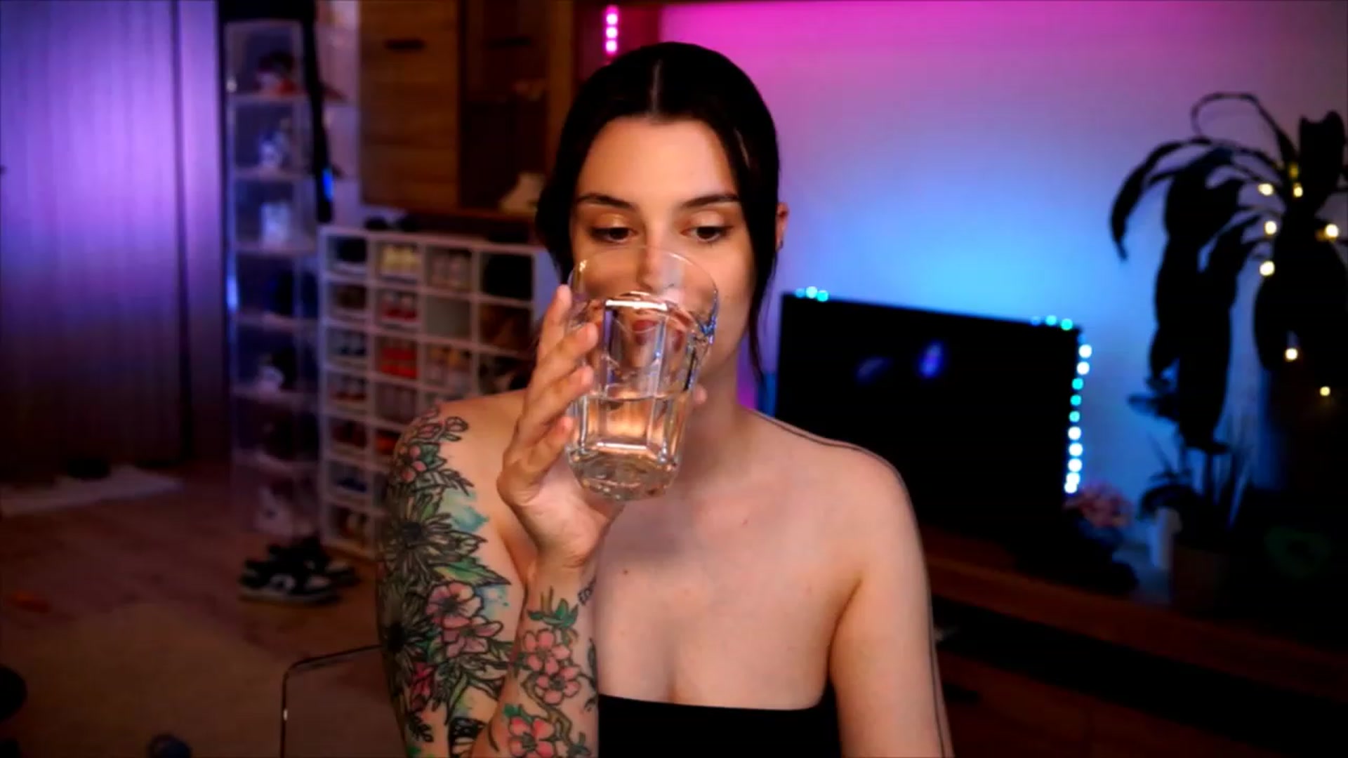 Gallery image thumbnail from lucynutty's myfreecams stream on, 06/08/2023, 19:22 image 5 of 20