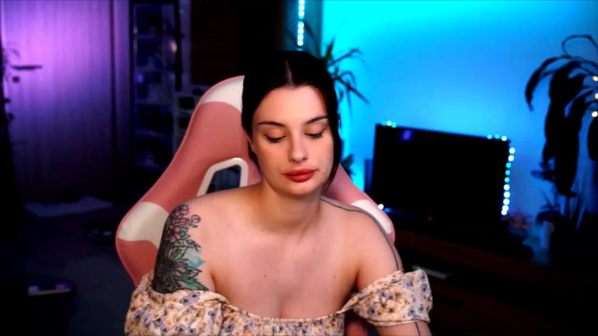 Gallery image thumbnail from lucynutty's myfreecams stream on, 06/10/2023, 20:29 image 1 of 20