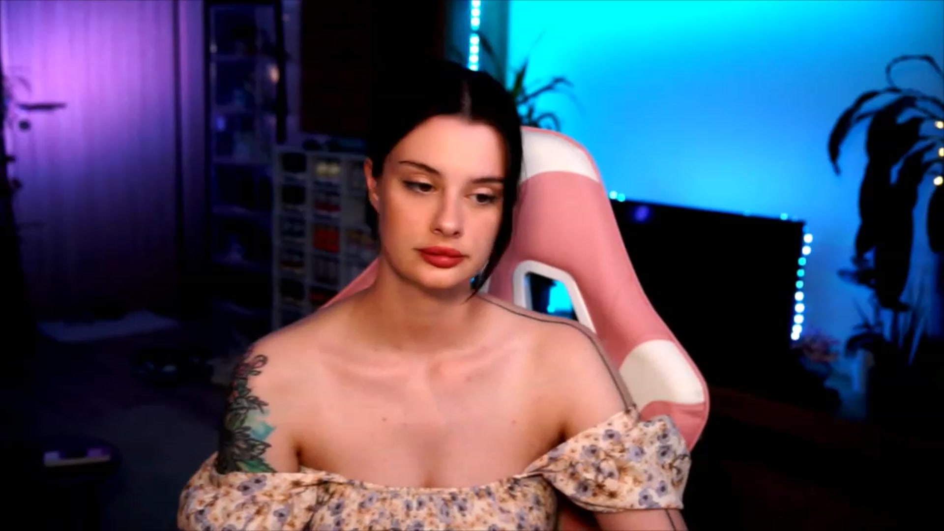 Gallery image thumbnail from lucynutty's myfreecams stream on, 06/10/2023, 20:29 image 8 of 20