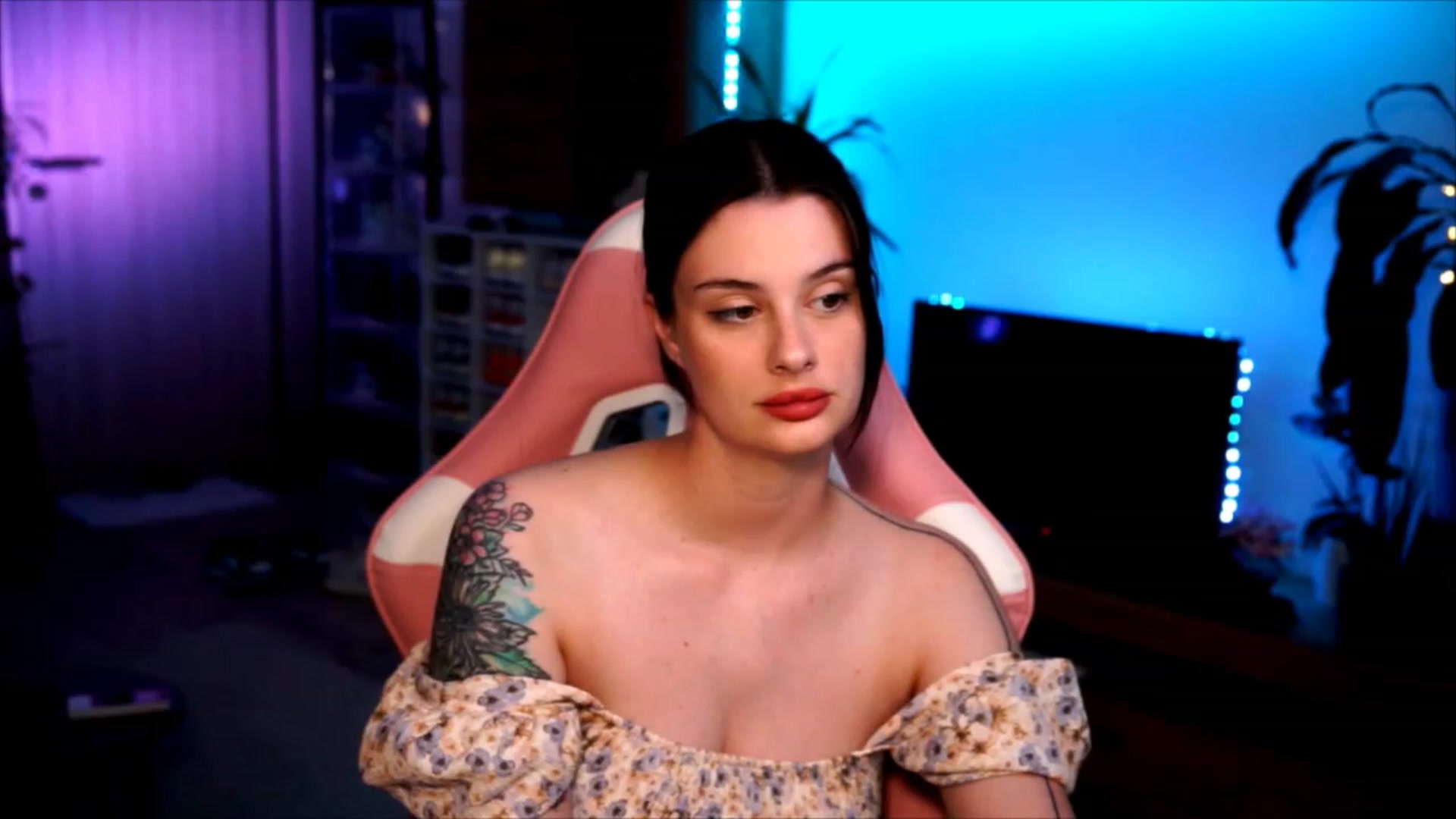 Gallery image thumbnail from lucynutty's myfreecams stream on, 06/10/2023, 20:29 image 4 of 20