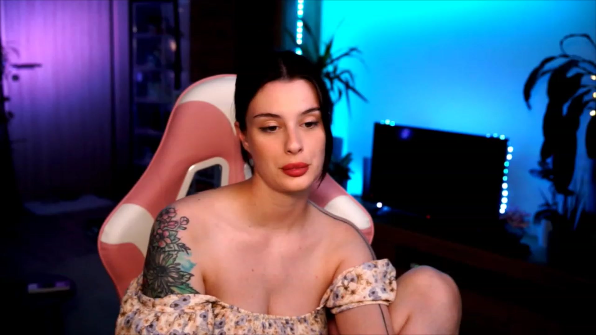 Gallery image thumbnail from lucynutty's myfreecams stream on, 06/10/2023, 20:29 image 3 of 20
