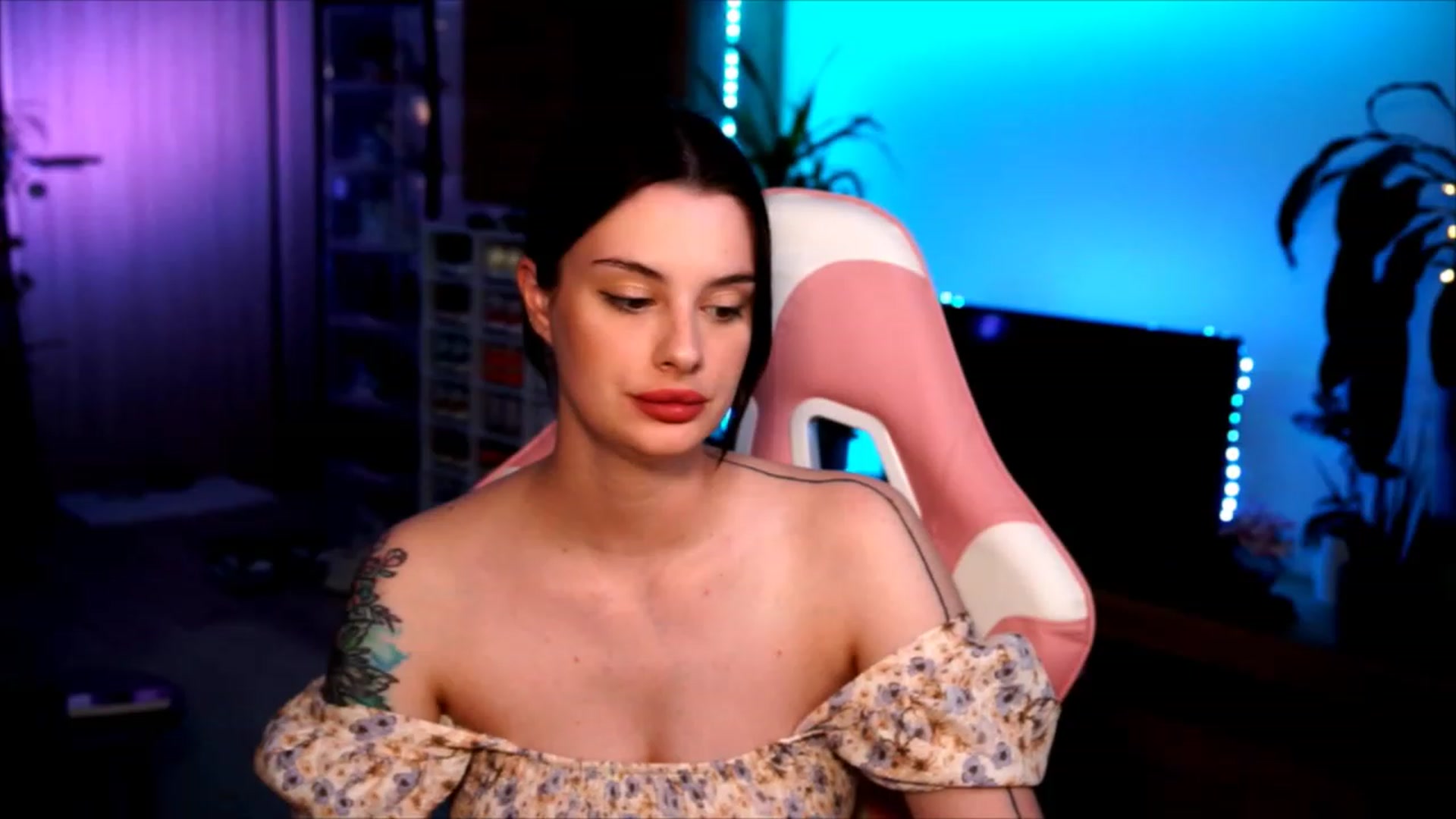 Gallery image thumbnail from lucynutty's myfreecams stream on, 06/10/2023, 20:29 image 7 of 20