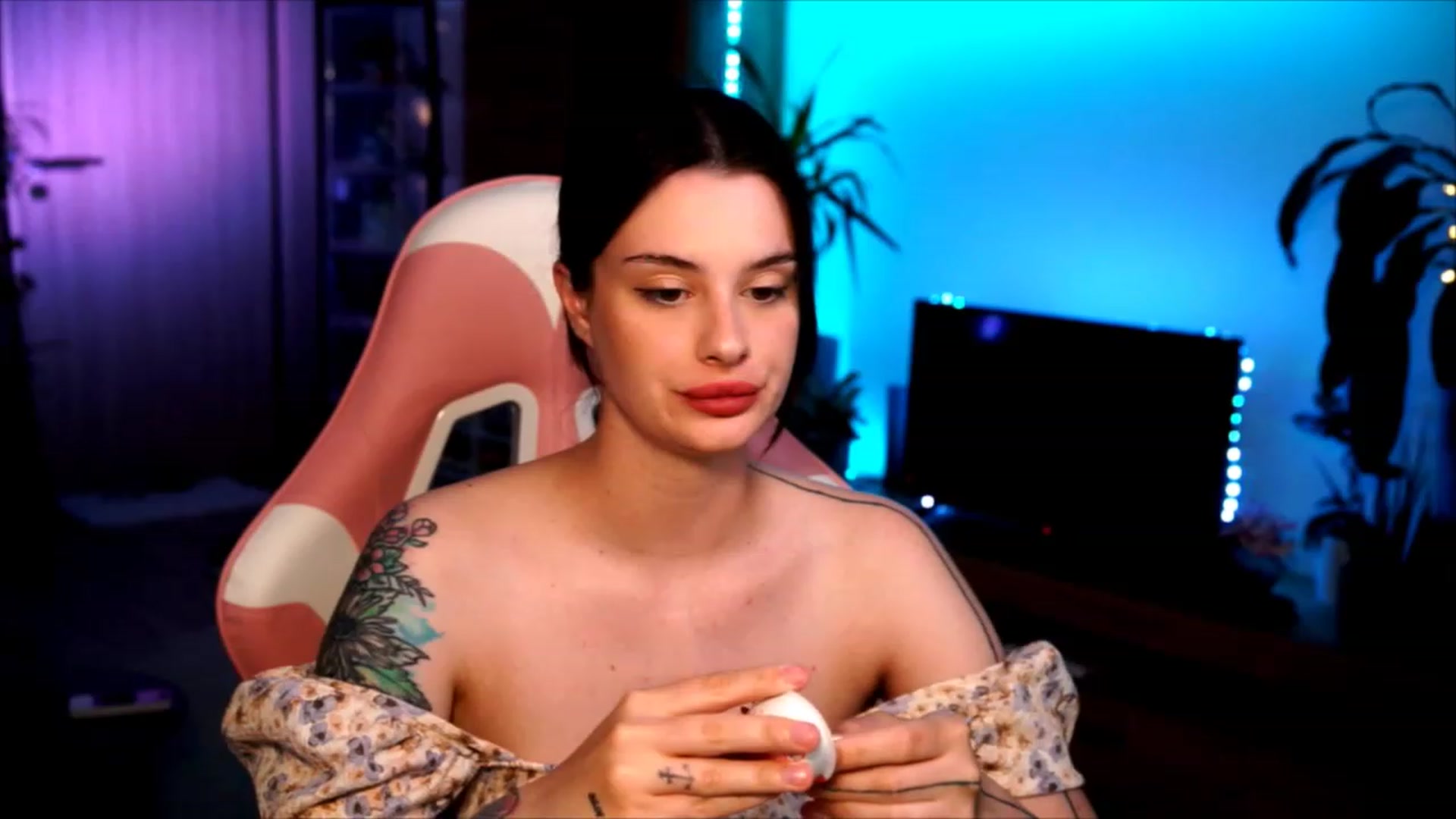 Gallery image thumbnail from lucynutty's myfreecams stream on, 06/10/2023, 20:29 image 10 of 20