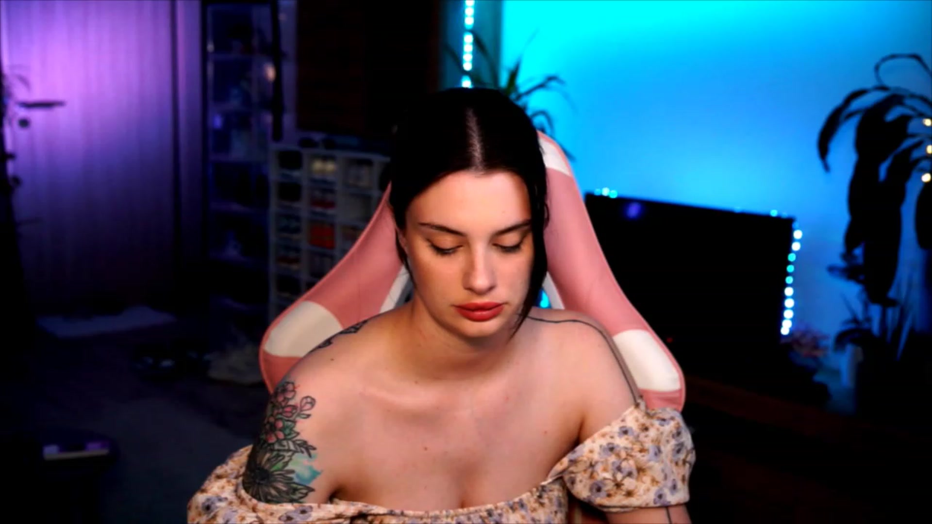 Gallery image thumbnail from lucynutty's myfreecams stream on, 06/10/2023, 20:29 image 6 of 20