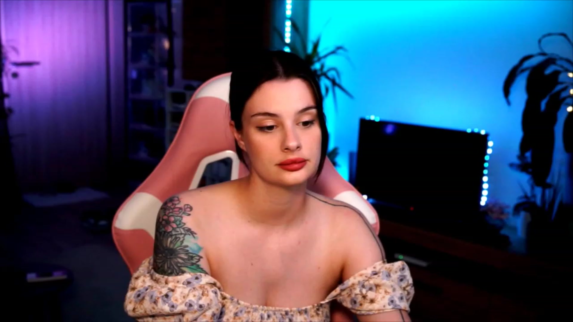 Gallery image thumbnail from lucynutty's myfreecams stream on, 06/10/2023, 20:29 image 2 of 20