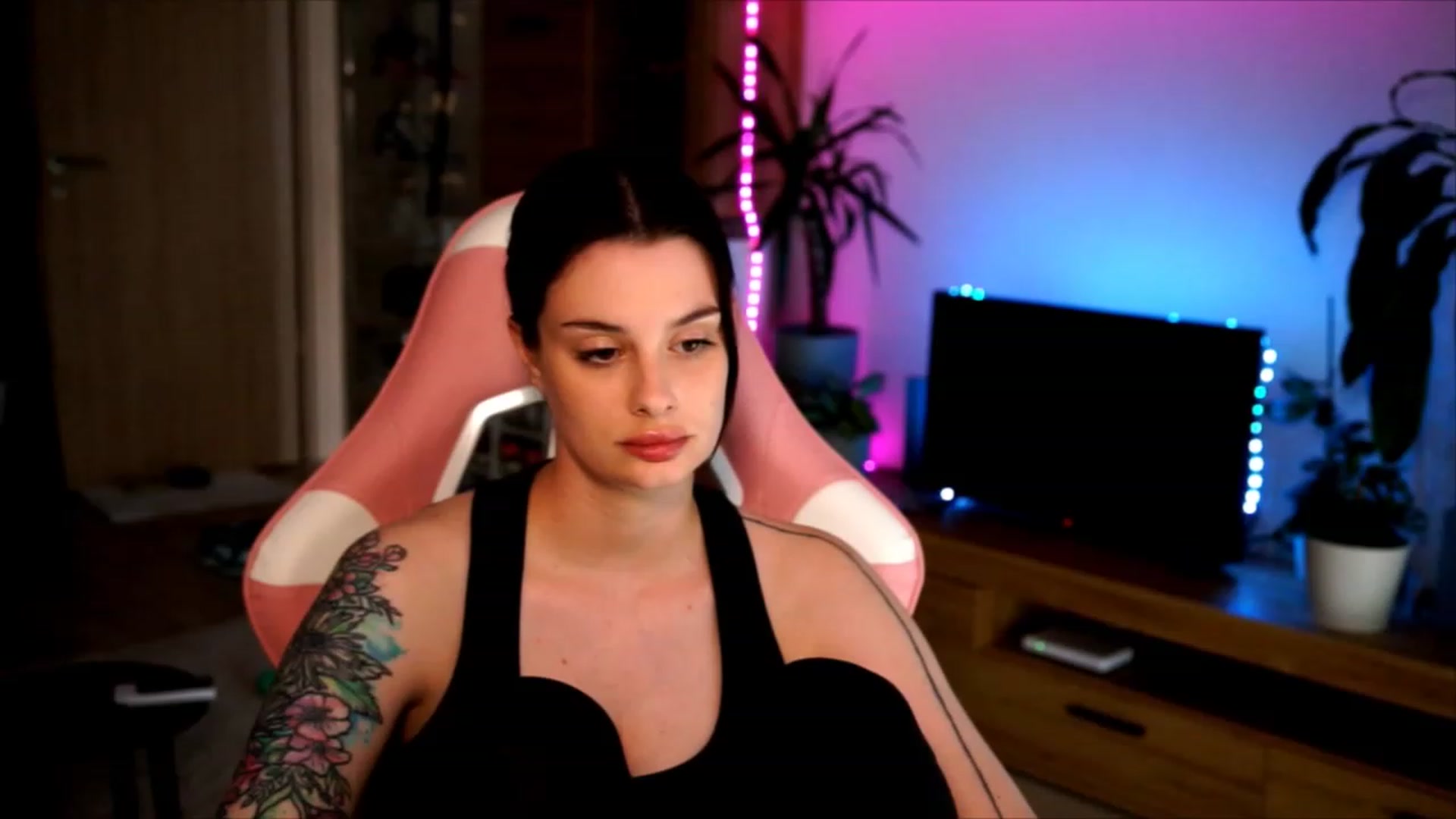 Gallery image thumbnail from lucynutty's myfreecams stream on, 06/11/2023, 11:16 image 4 of 20