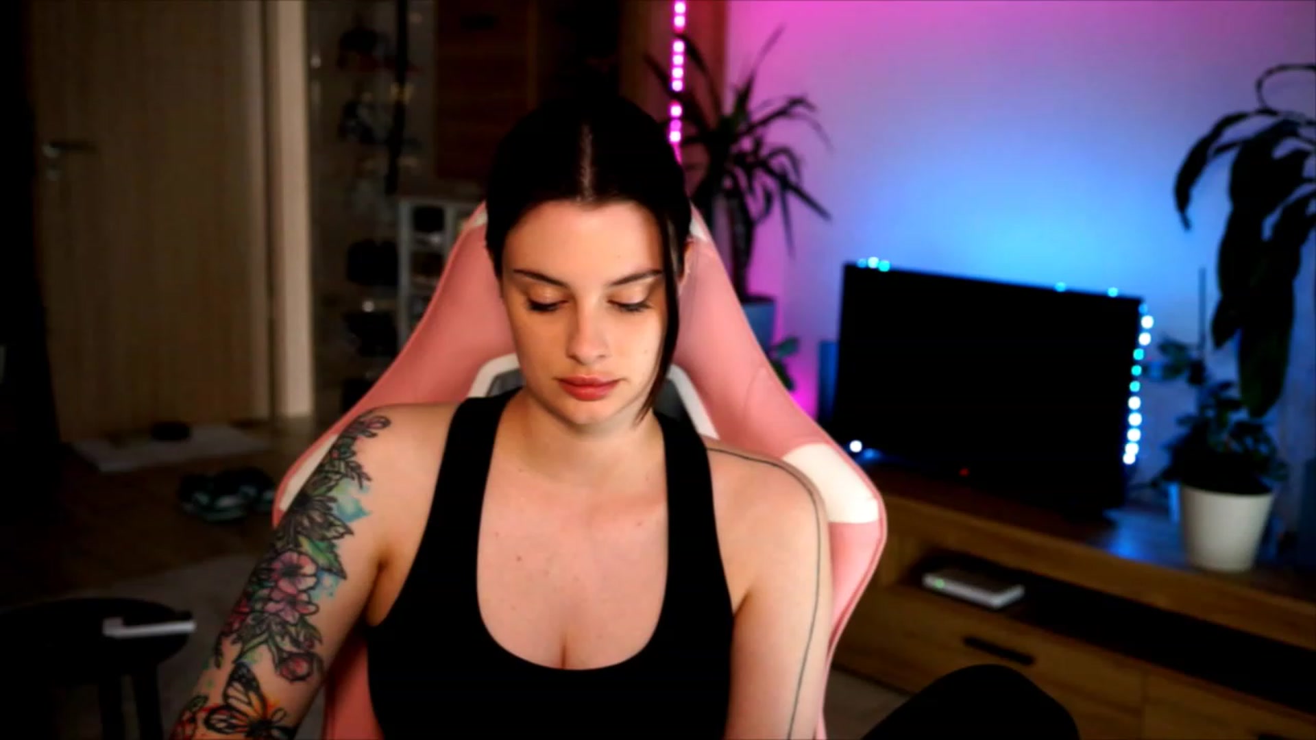 Gallery image thumbnail from lucynutty's myfreecams stream on, 06/11/2023, 11:16 image 1 of 20
