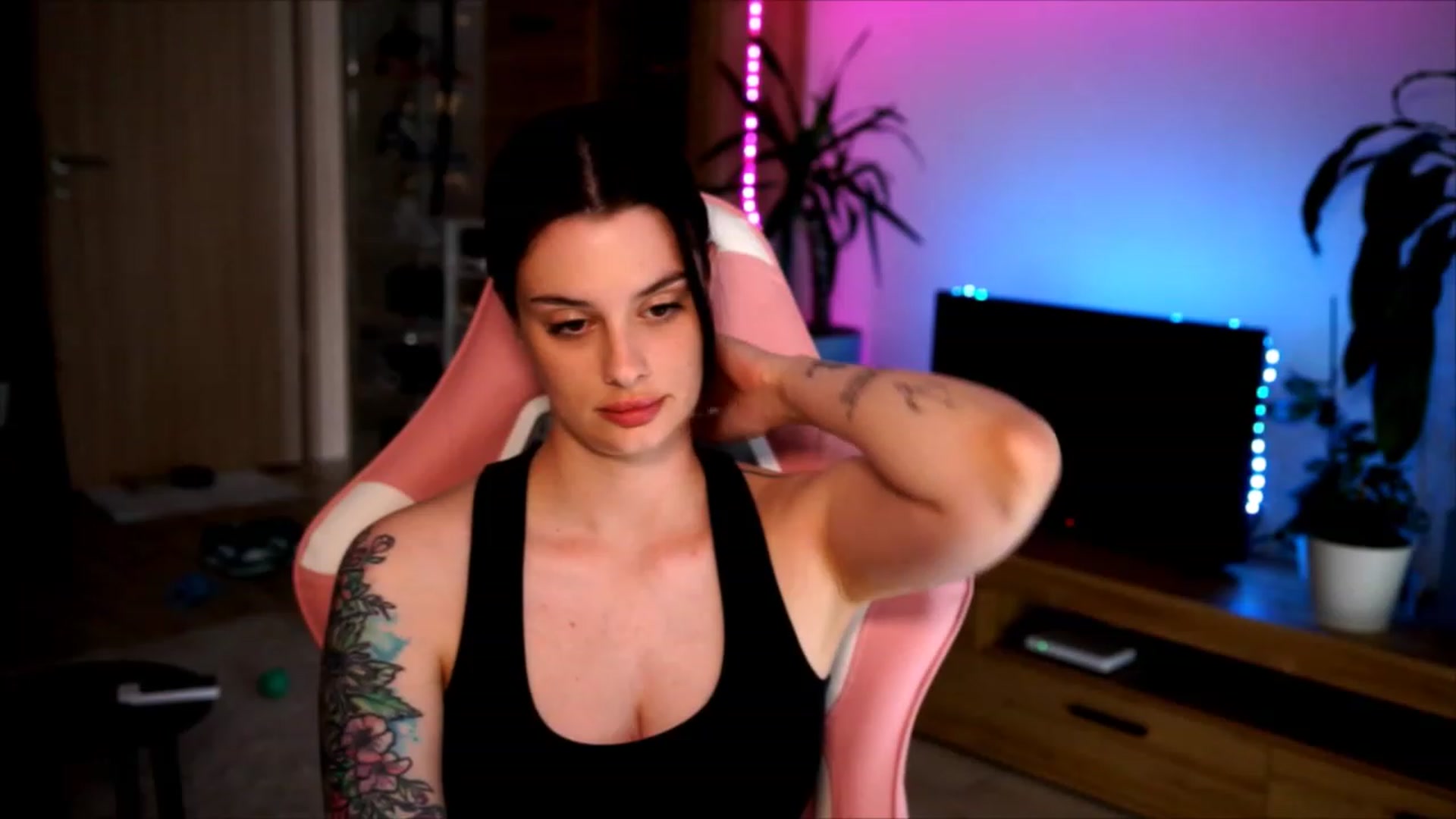 Gallery image thumbnail from lucynutty's myfreecams stream on, 06/11/2023, 11:16 image 16 of 20