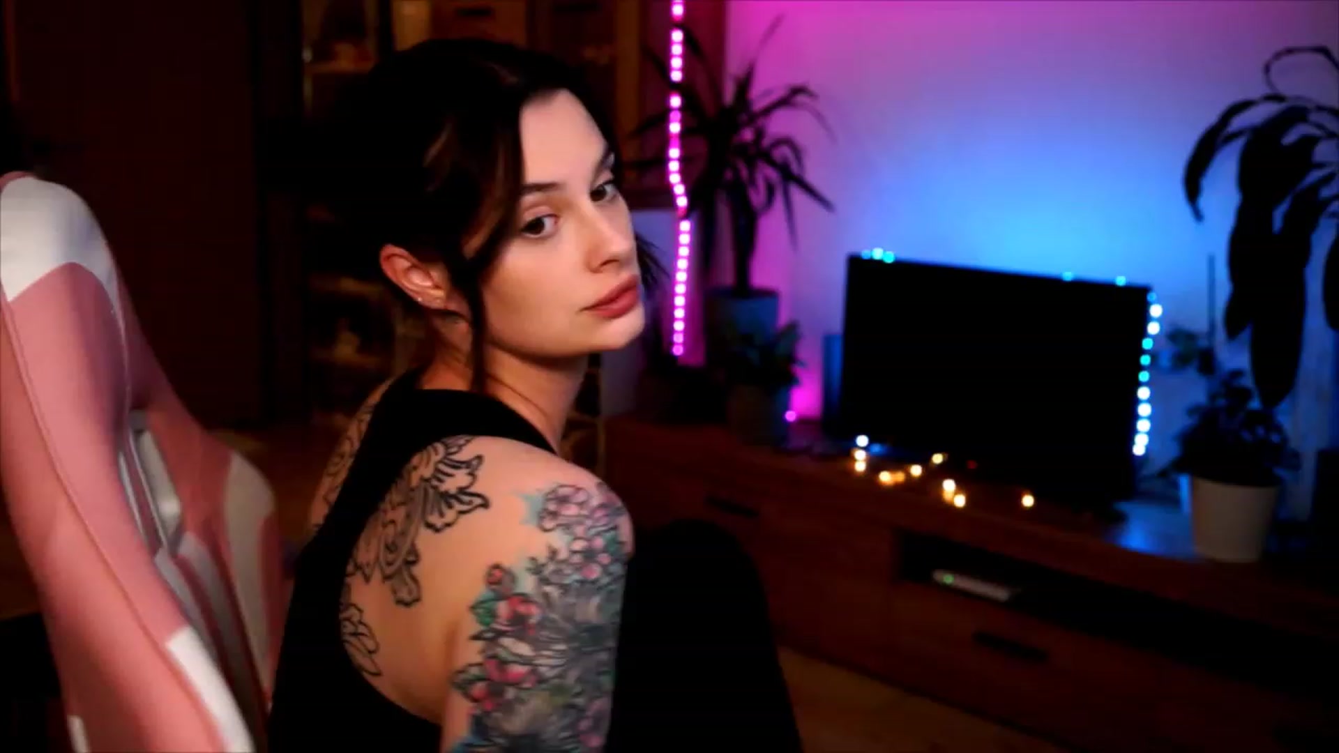 Gallery image thumbnail from lucynutty's myfreecams stream on, 06/11/2023, 19:50 image 4 of 20