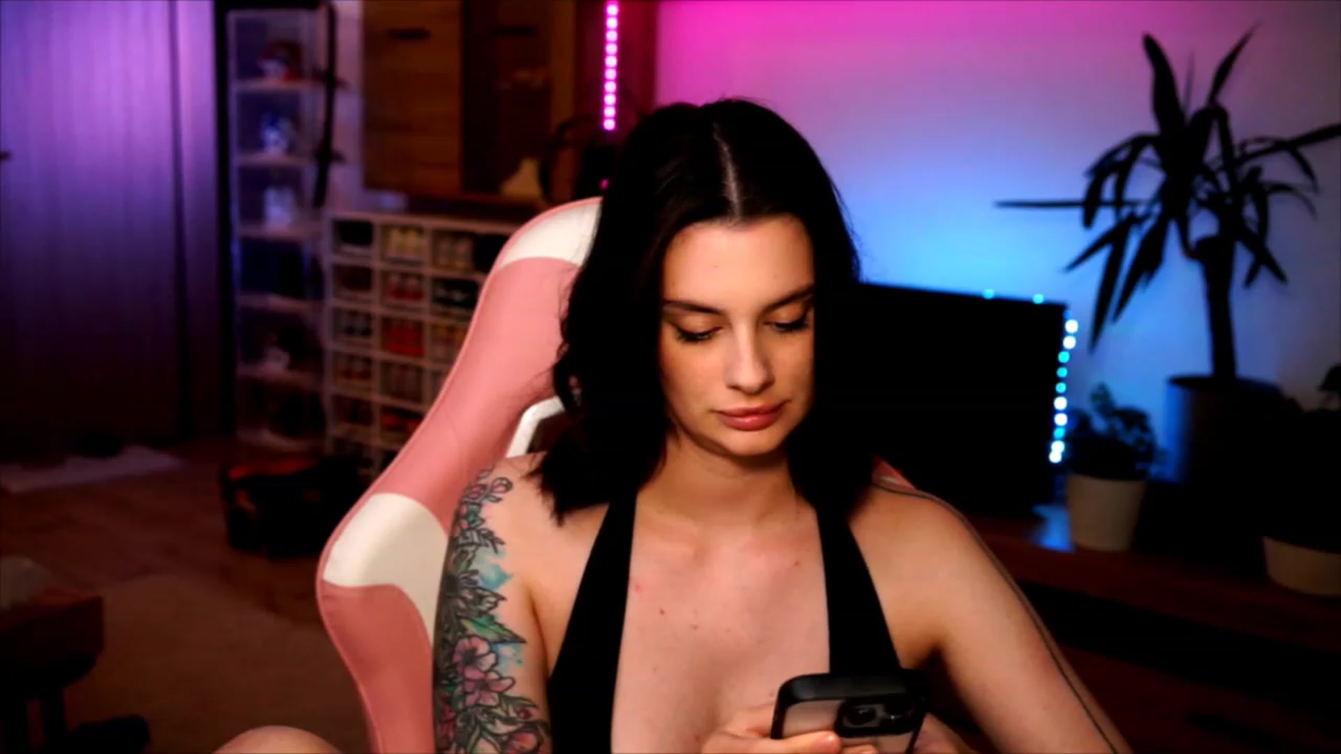 Gallery image thumbnail from lucynutty's myfreecams stream on, 06/13/2023, 21:30 image 2 of 20